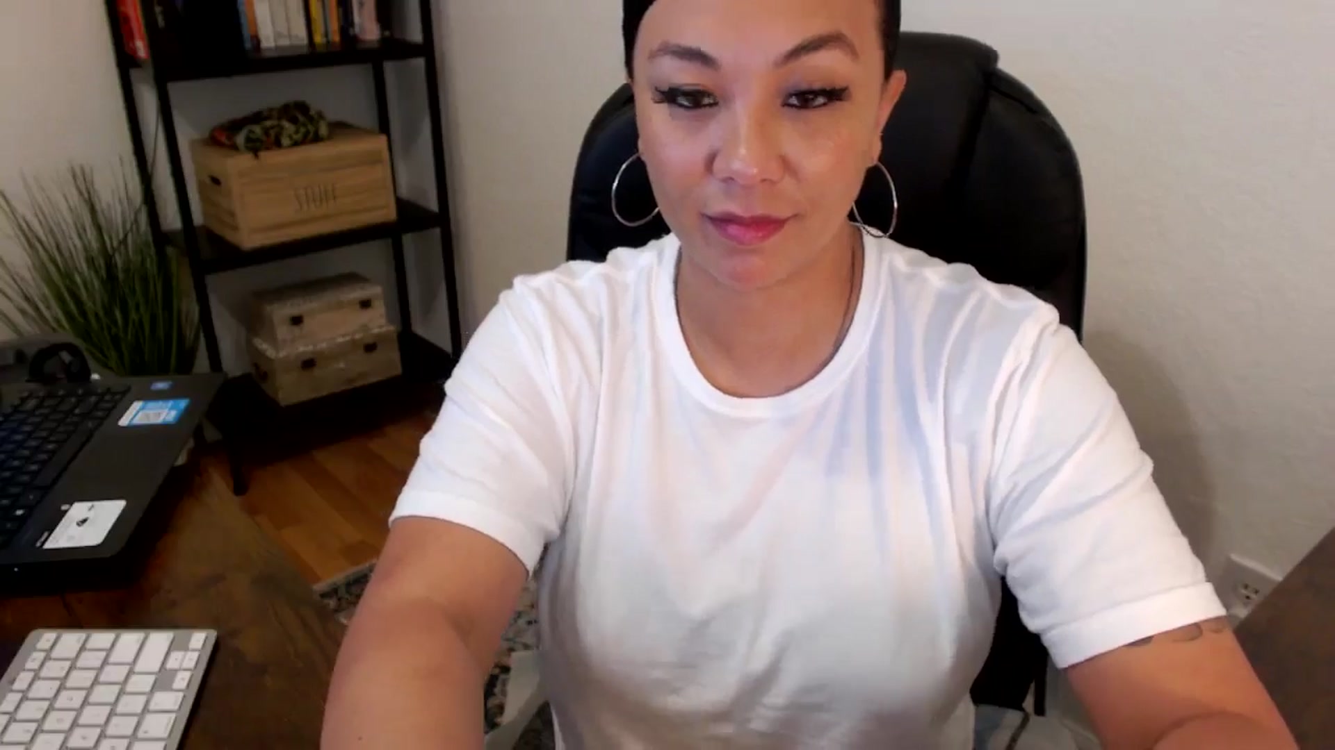 Gallery image thumbnail from MickaylaMoon's myfreecams stream on, 07/30/2024, 17:40 image 9 of 20