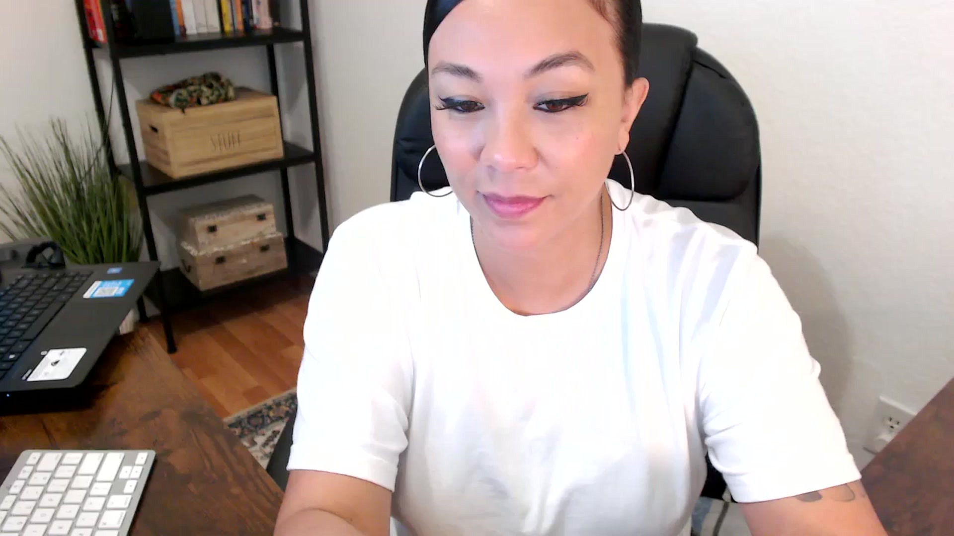 Gallery image thumbnail from MickaylaMoon's myfreecams stream on, 07/30/2024, 17:40 image 1 of 20