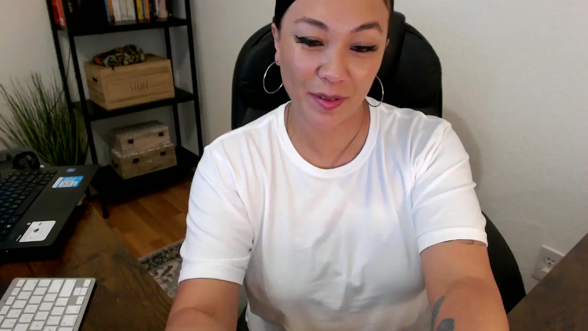 Gallery image thumbnail from MickaylaMoon's myfreecams stream on, 07/30/2024, 17:40 image 20 of 20