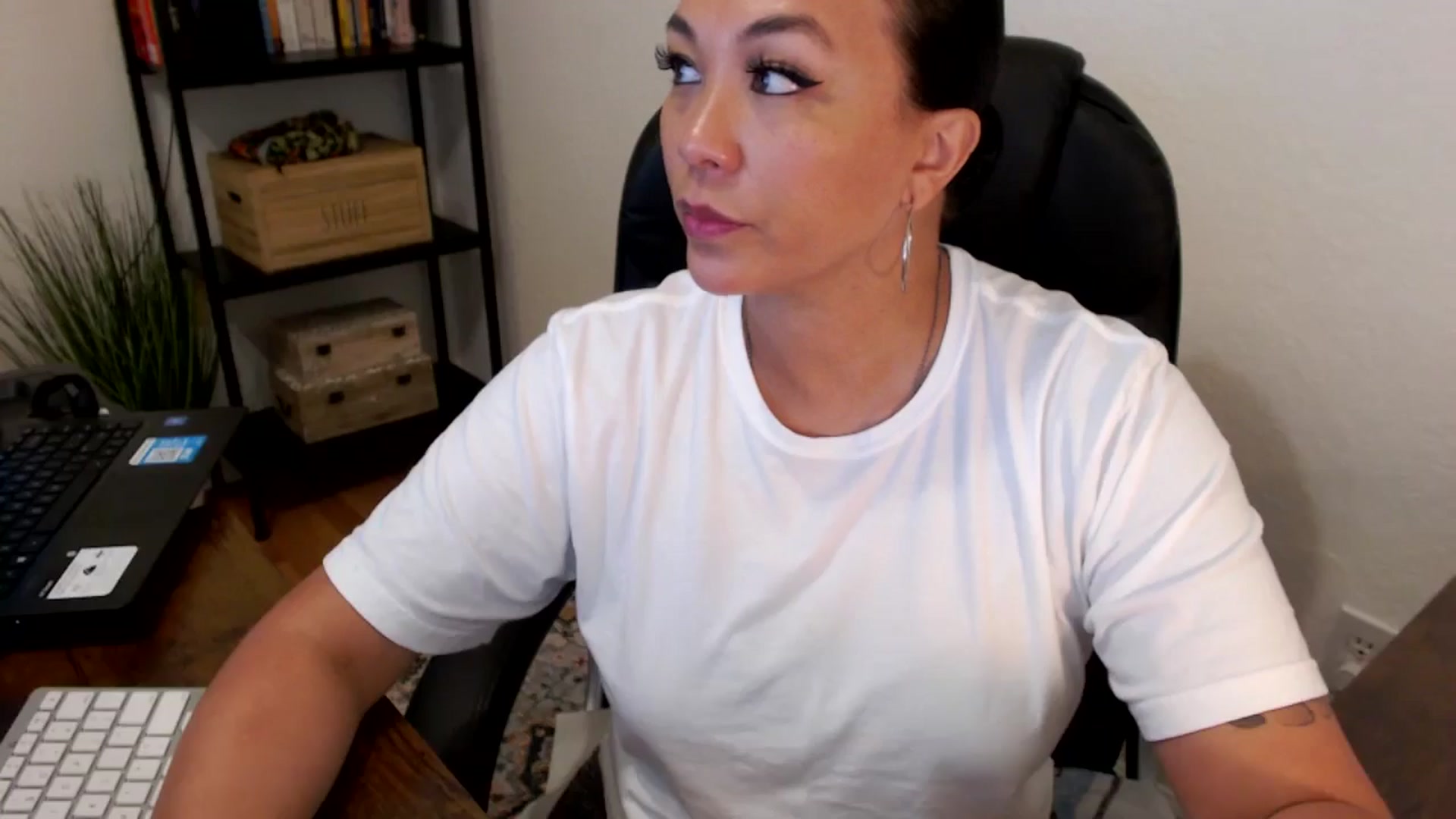 Gallery image thumbnail from MickaylaMoon's myfreecams stream on, 07/30/2024, 17:40 image 8 of 20