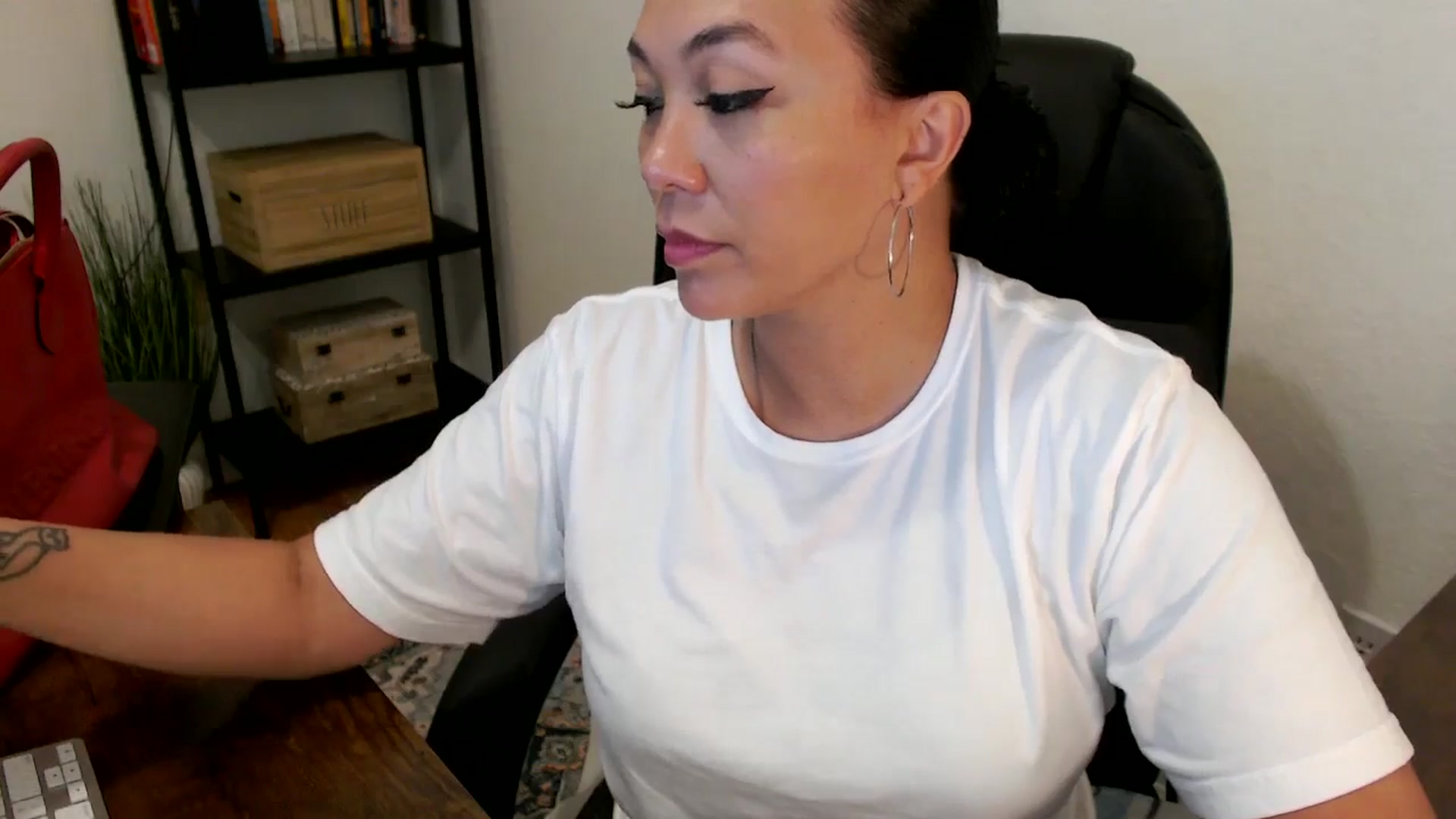 Gallery image thumbnail from MickaylaMoon's myfreecams stream on, 07/30/2024, 19:56 image 16 of 20