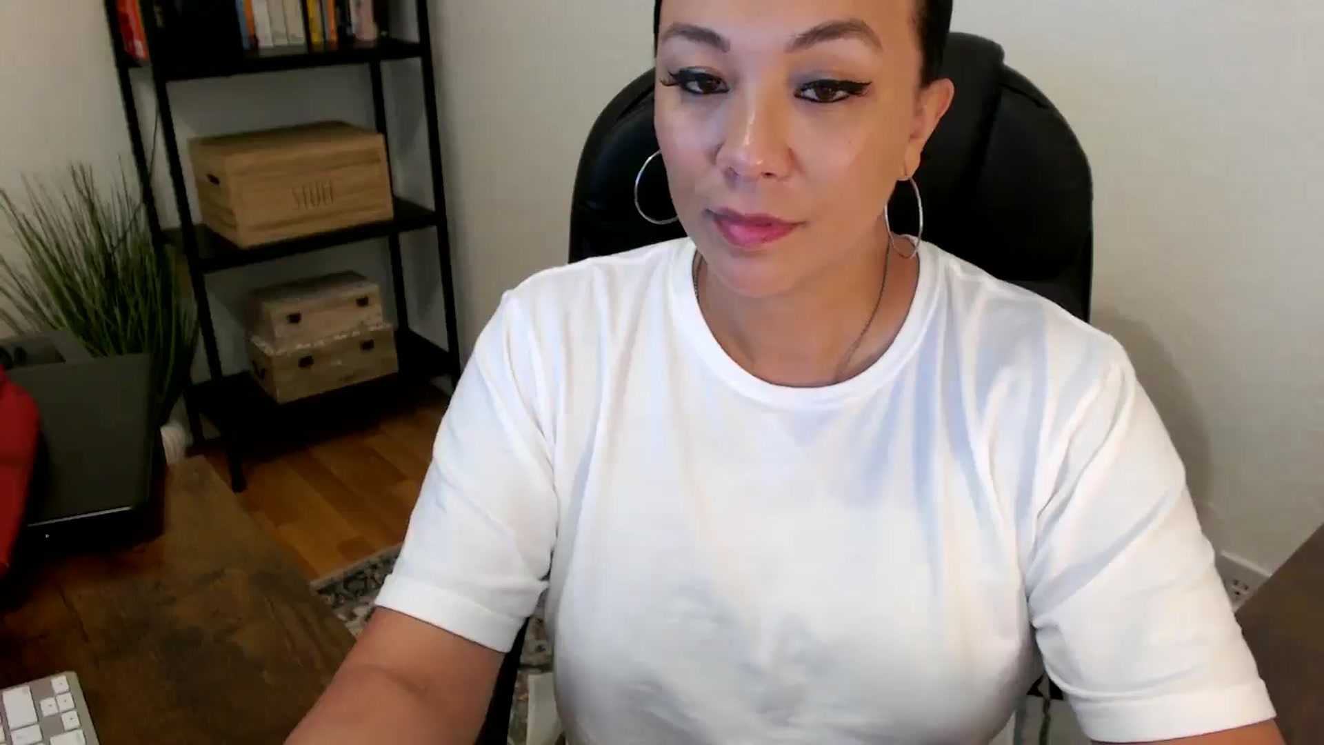 Gallery image thumbnail from MickaylaMoon's myfreecams stream on, 07/30/2024, 19:56 image 3 of 20