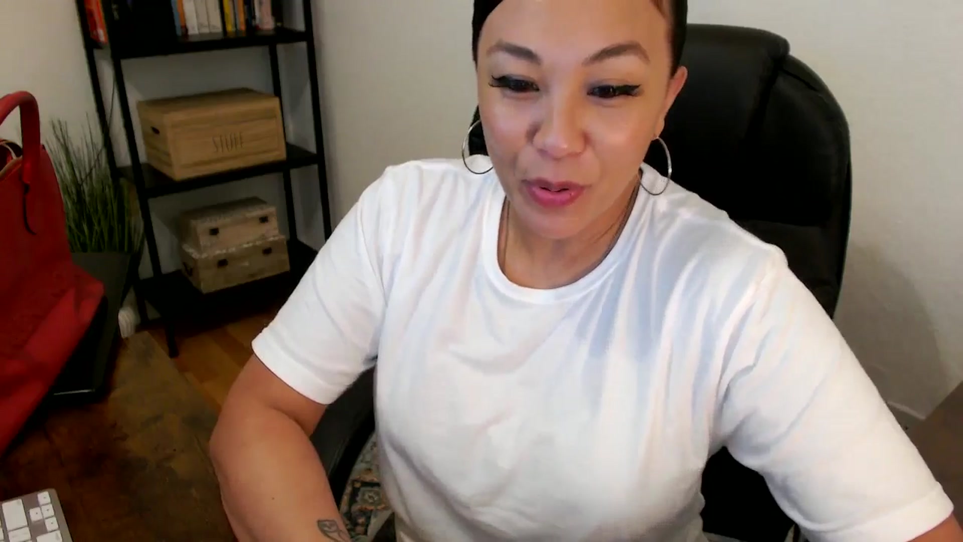 Gallery image thumbnail from MickaylaMoon's myfreecams stream on, 07/30/2024, 19:56 image 11 of 20