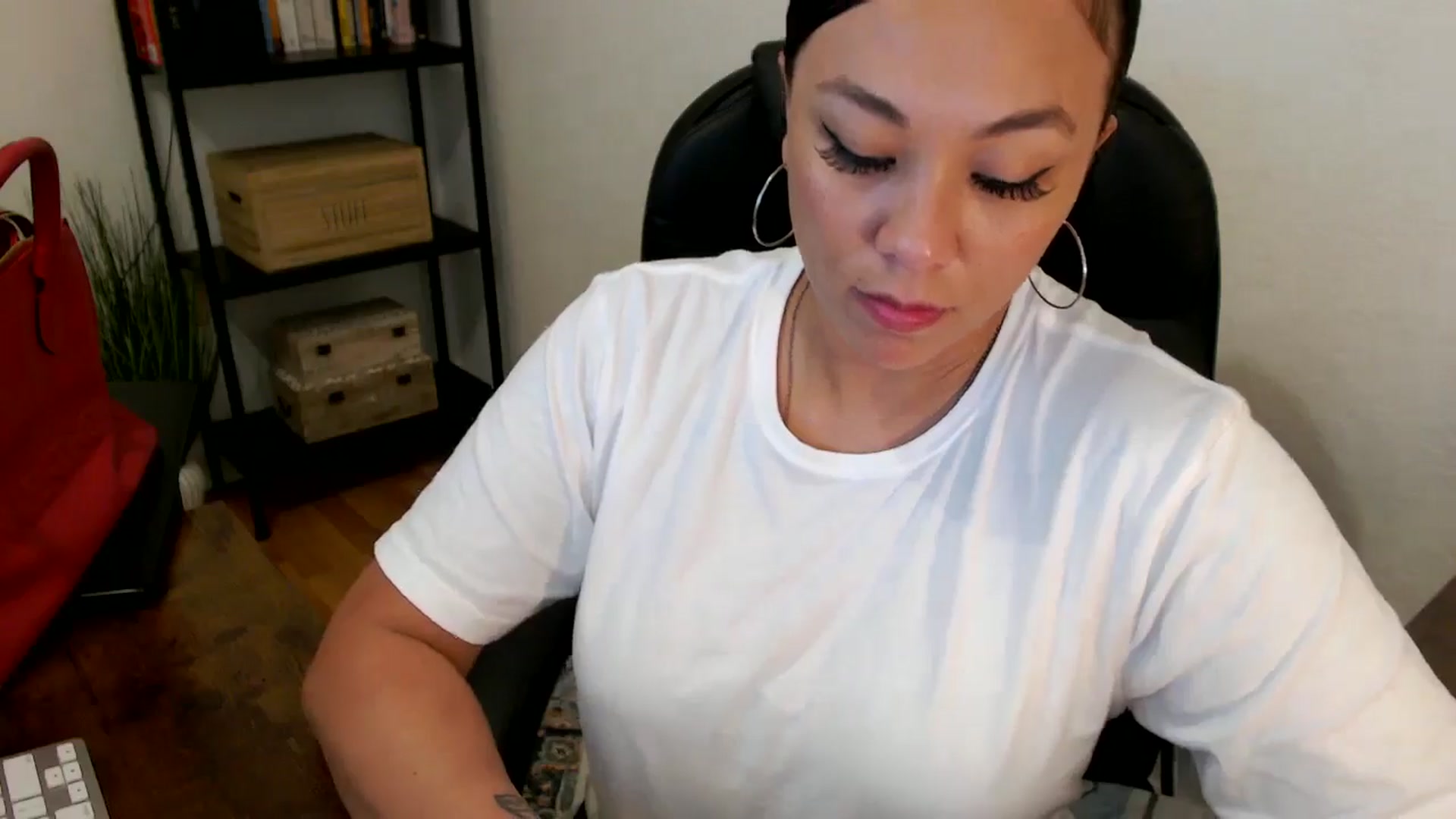 Gallery image thumbnail from MickaylaMoon's myfreecams stream on, 07/30/2024, 19:56 image 10 of 20
