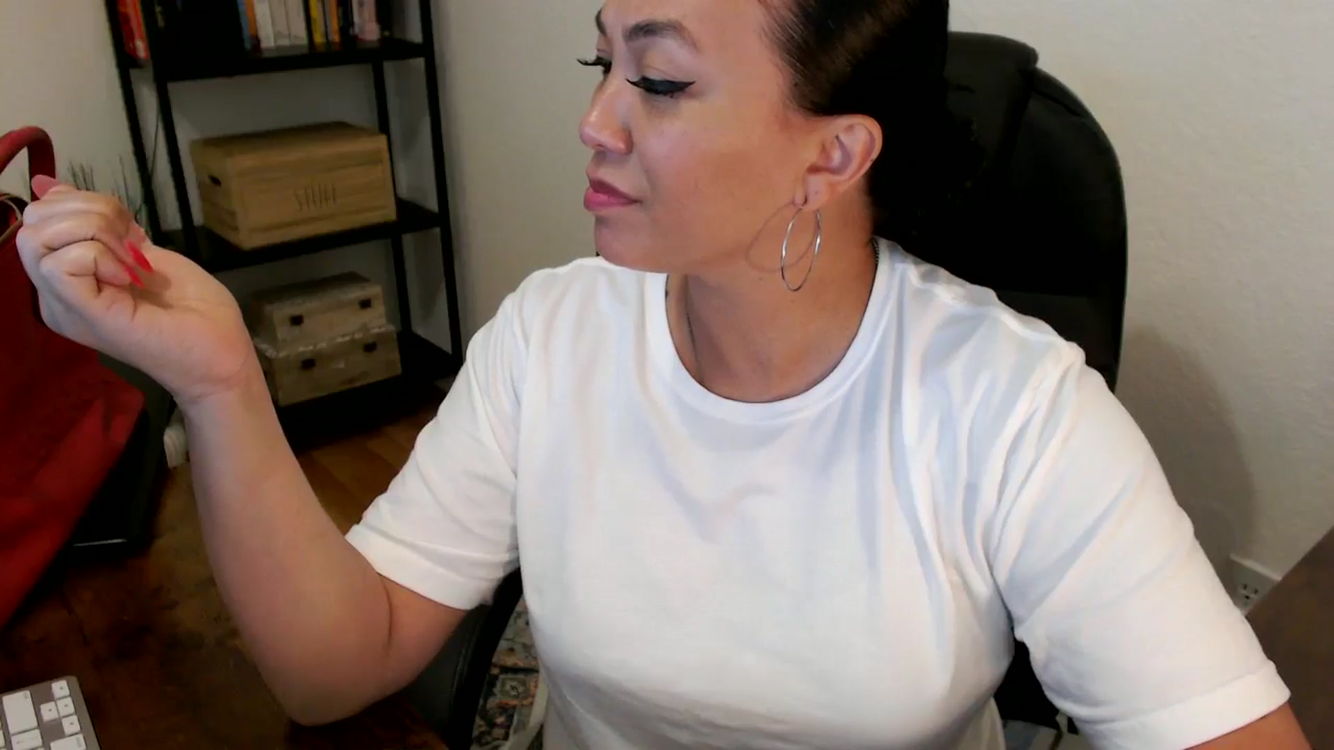 Gallery image thumbnail from MickaylaMoon's myfreecams stream on, 07/30/2024, 19:56 image 15 of 20