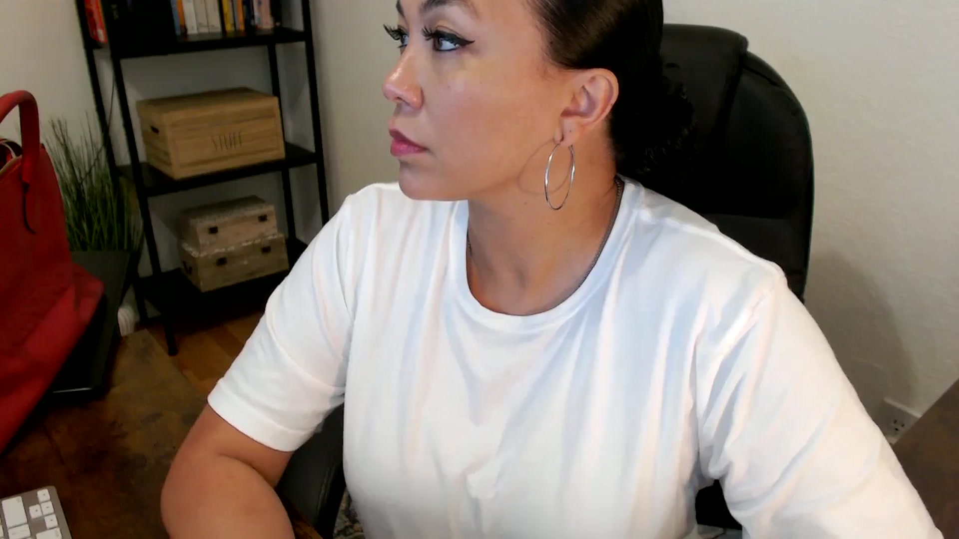 Gallery image thumbnail from MickaylaMoon's myfreecams stream on, 07/30/2024, 19:56 image 9 of 20