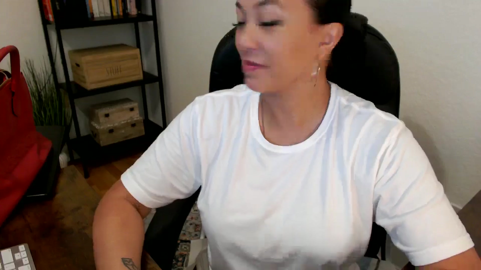Gallery image thumbnail from MickaylaMoon's myfreecams stream on, 07/30/2024, 19:56 image 12 of 20