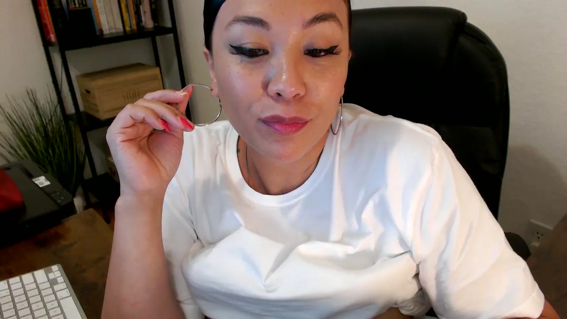 Gallery image thumbnail from MickaylaMoon's myfreecams stream on, 07/30/2024, 21:33 image 16 of 20