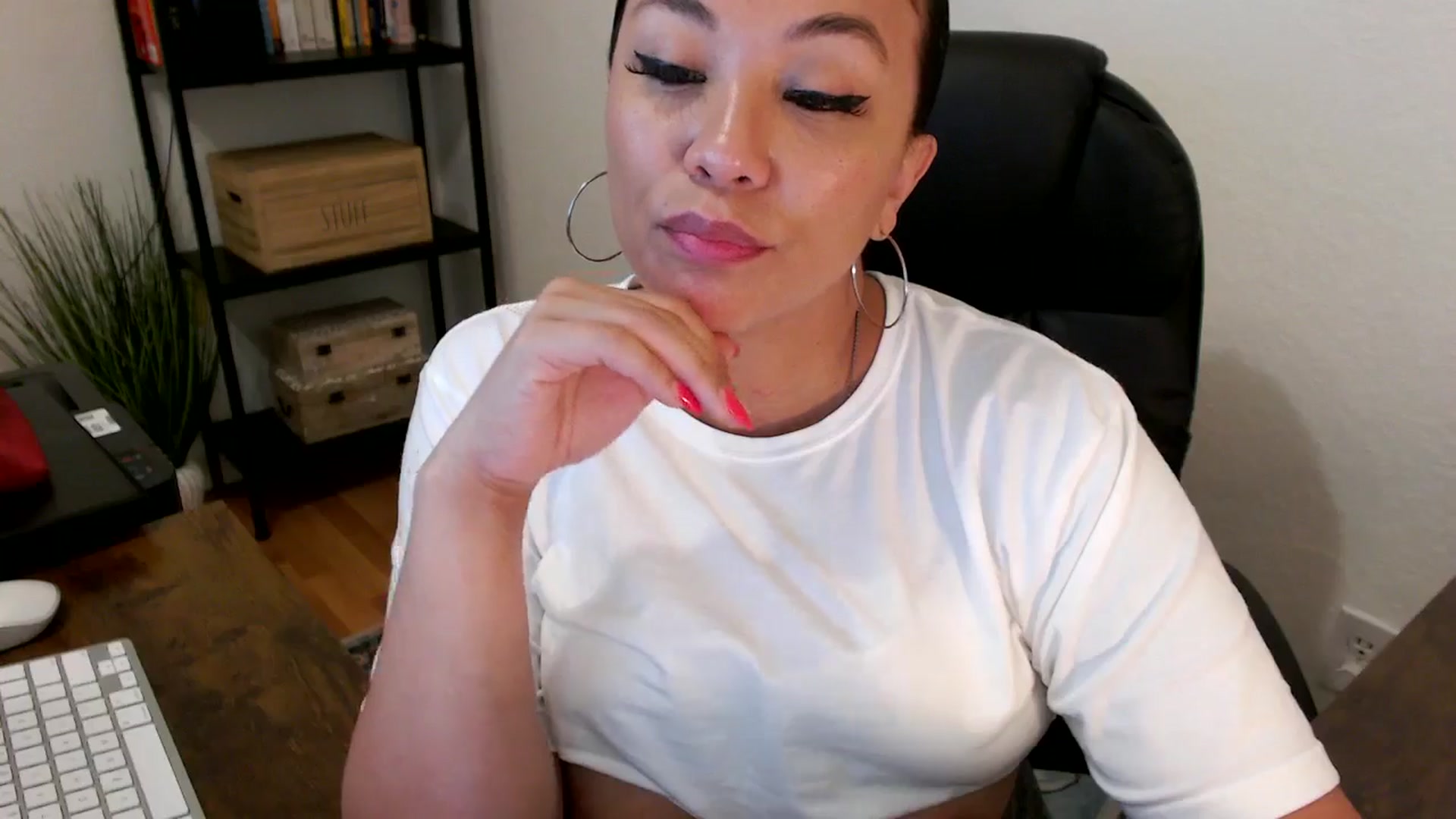 Gallery image thumbnail from MickaylaMoon's myfreecams stream on, 07/30/2024, 21:33 image 6 of 20