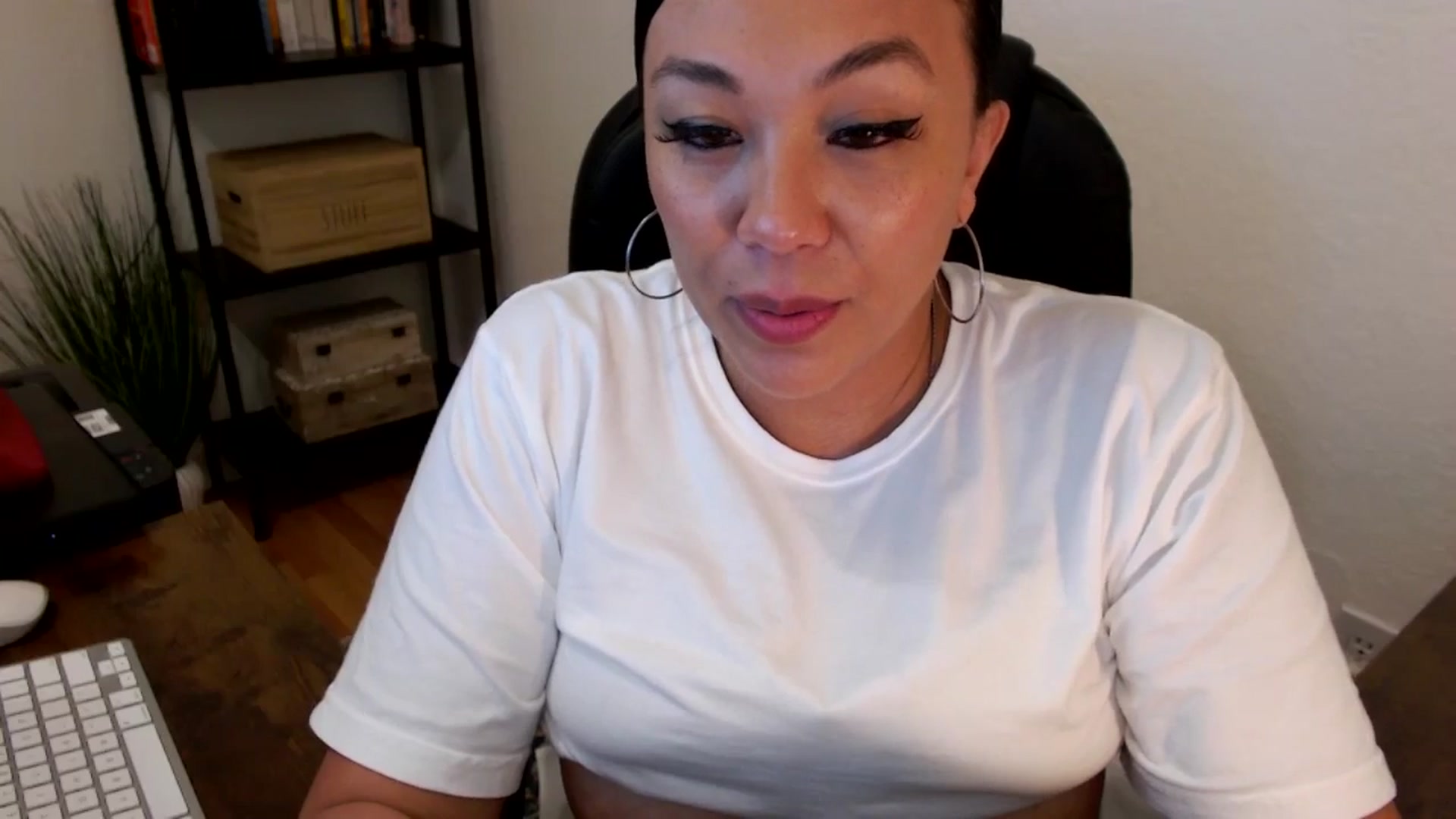 Gallery image thumbnail from MickaylaMoon's myfreecams stream on, 07/30/2024, 21:33 image 8 of 20