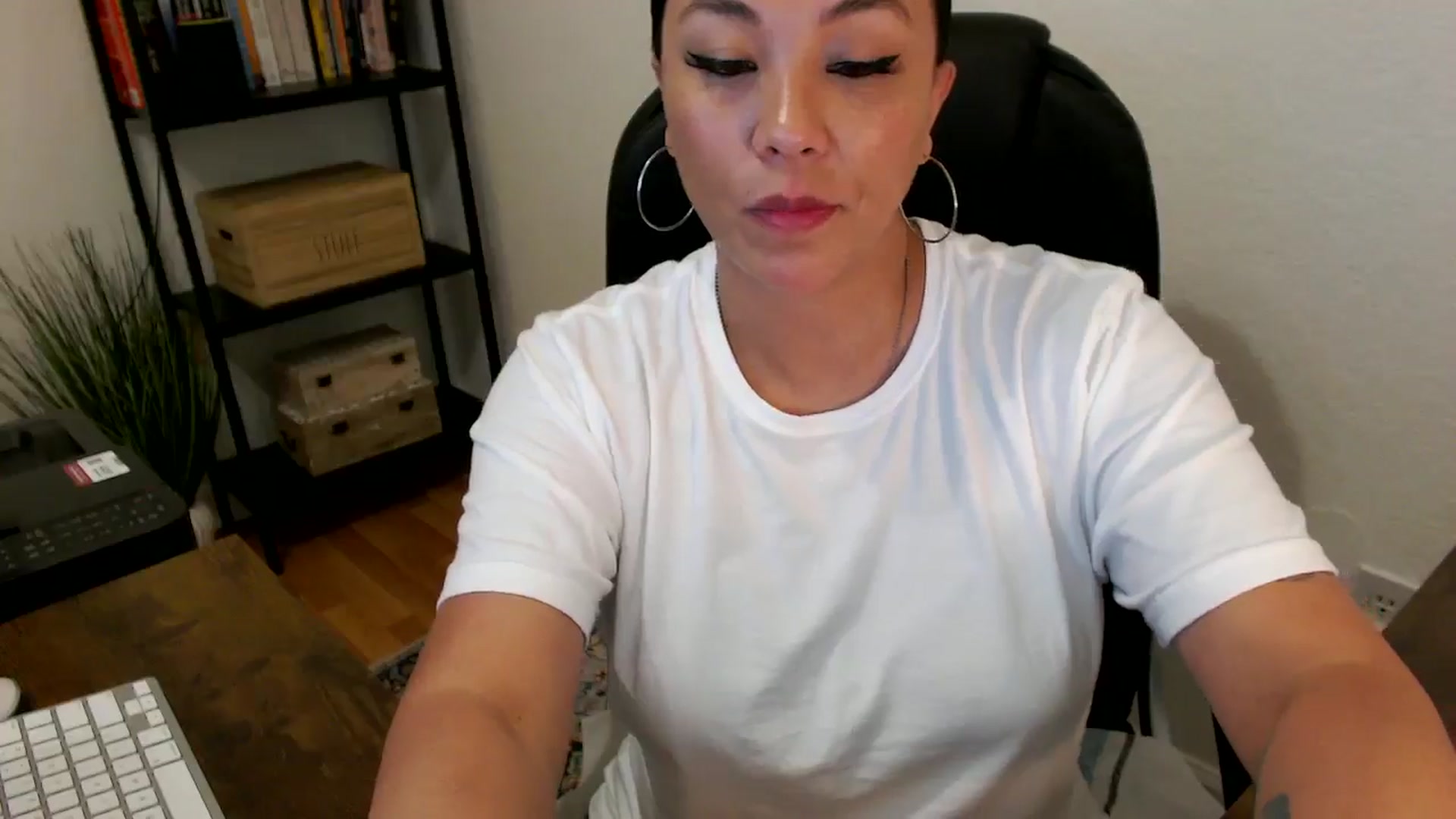 Gallery image thumbnail from MickaylaMoon's myfreecams stream on, 07/30/2024, 21:52 image 8 of 20