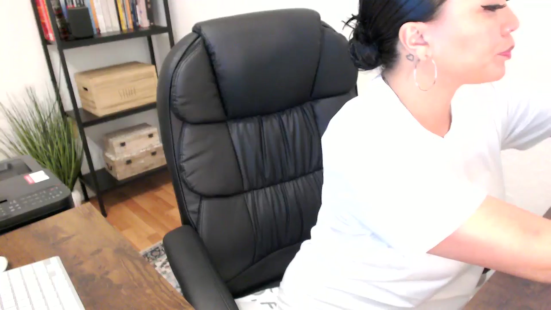 Gallery image thumbnail from MickaylaMoon's myfreecams stream on, 07/30/2024, 21:52 image 3 of 20