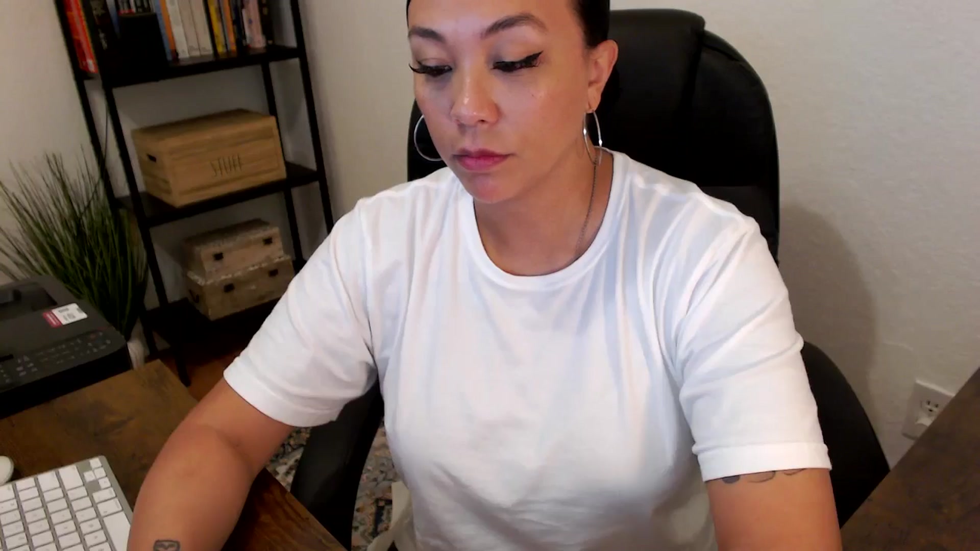 Gallery image thumbnail from MickaylaMoon's myfreecams stream on, 07/30/2024, 21:52 image 9 of 20