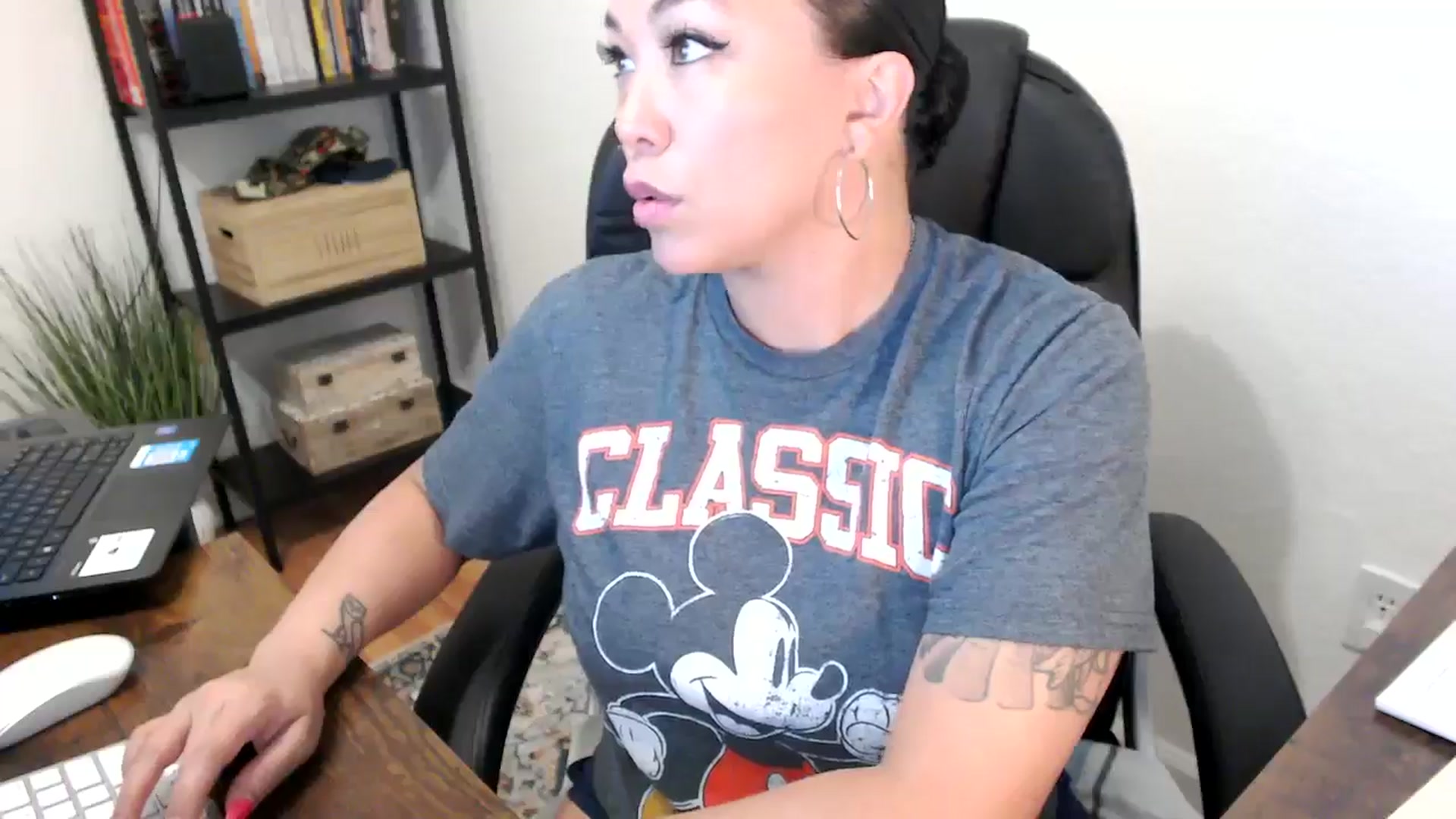 Gallery image thumbnail from MickaylaMoon's myfreecams stream on, 07/31/2024, 13:50 image 14 of 20