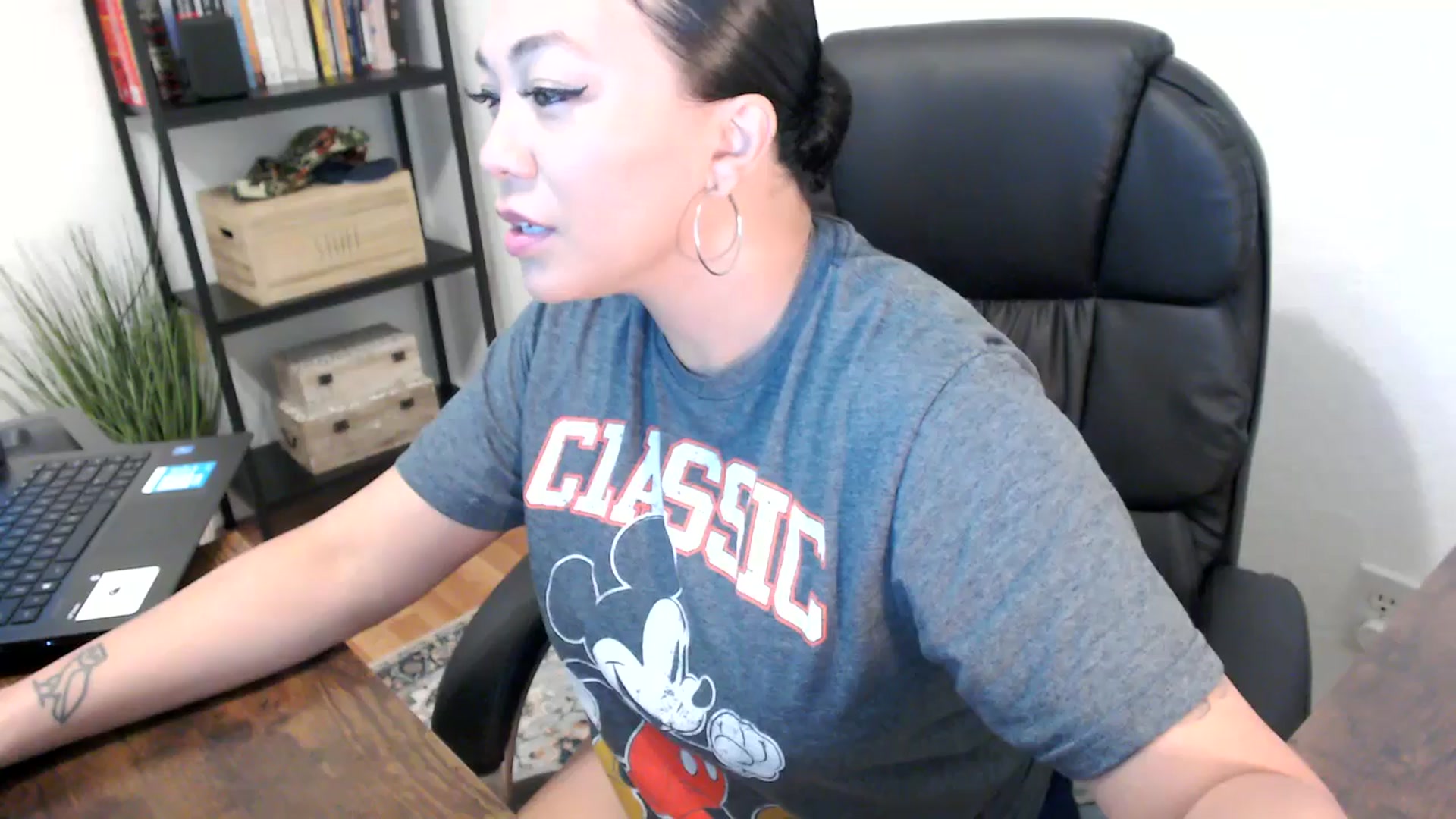 Gallery image thumbnail from MickaylaMoon's myfreecams stream on, 07/31/2024, 13:50 image 2 of 20