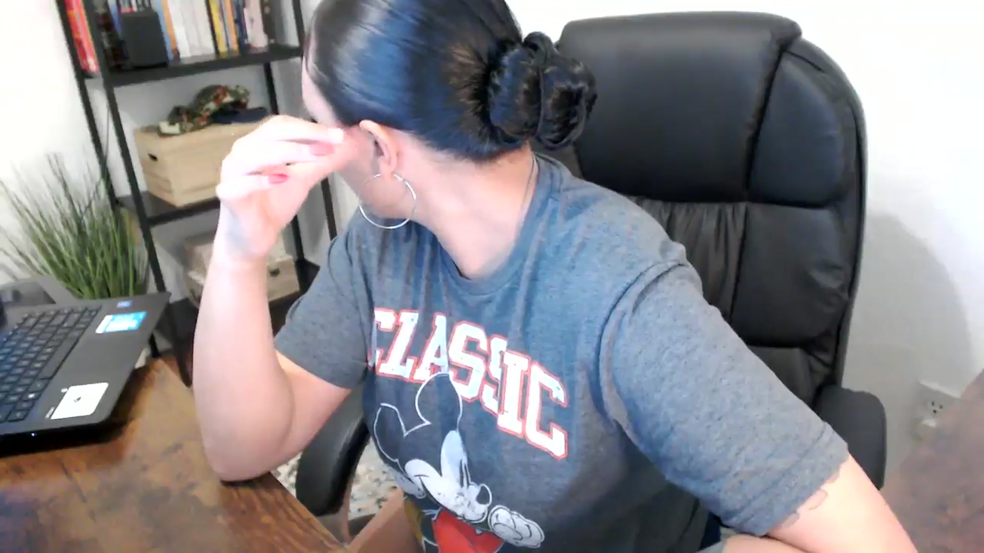 Gallery image thumbnail from MickaylaMoon's myfreecams stream on, 07/31/2024, 13:50 image 7 of 20