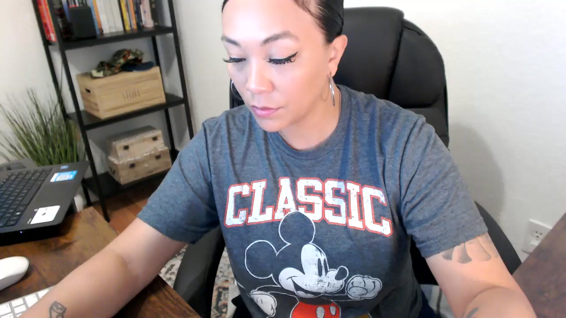 Gallery image thumbnail from MickaylaMoon's myfreecams stream on, 07/31/2024, 14:23 image 5 of 20
