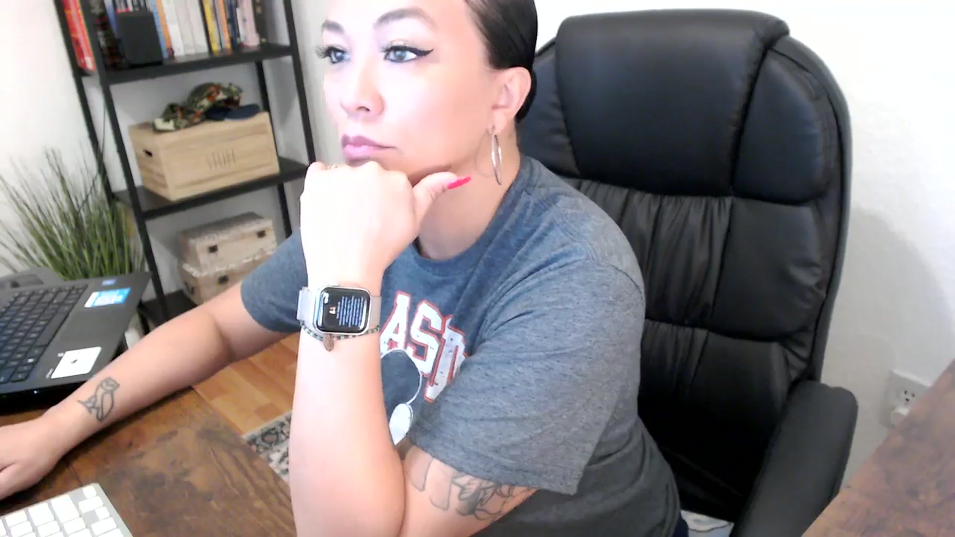 Gallery image thumbnail from MickaylaMoon's myfreecams stream on, 07/31/2024, 14:51 image 15 of 20