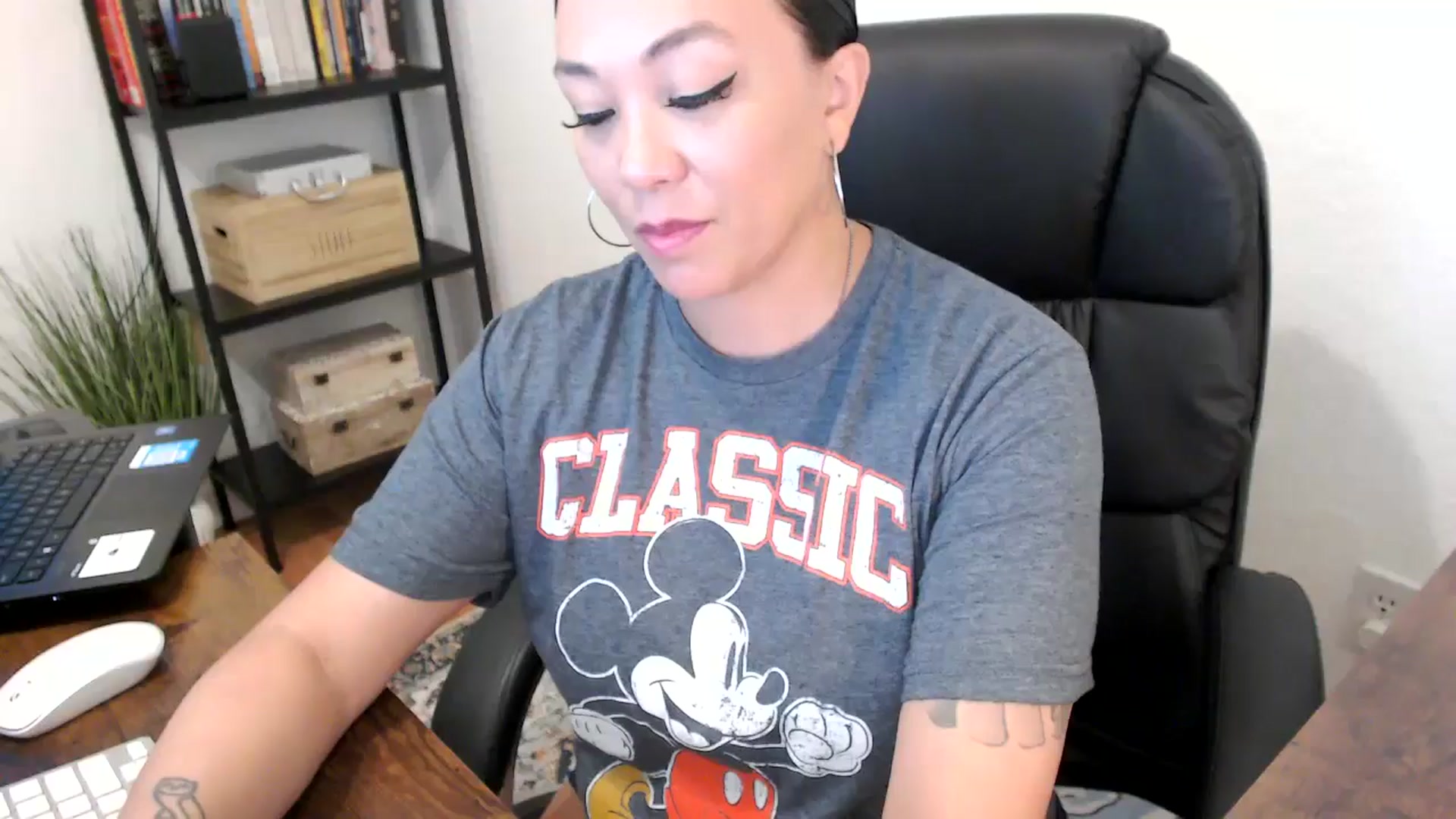Gallery image thumbnail from MickaylaMoon's myfreecams stream on, 07/31/2024, 15:25 image 3 of 20