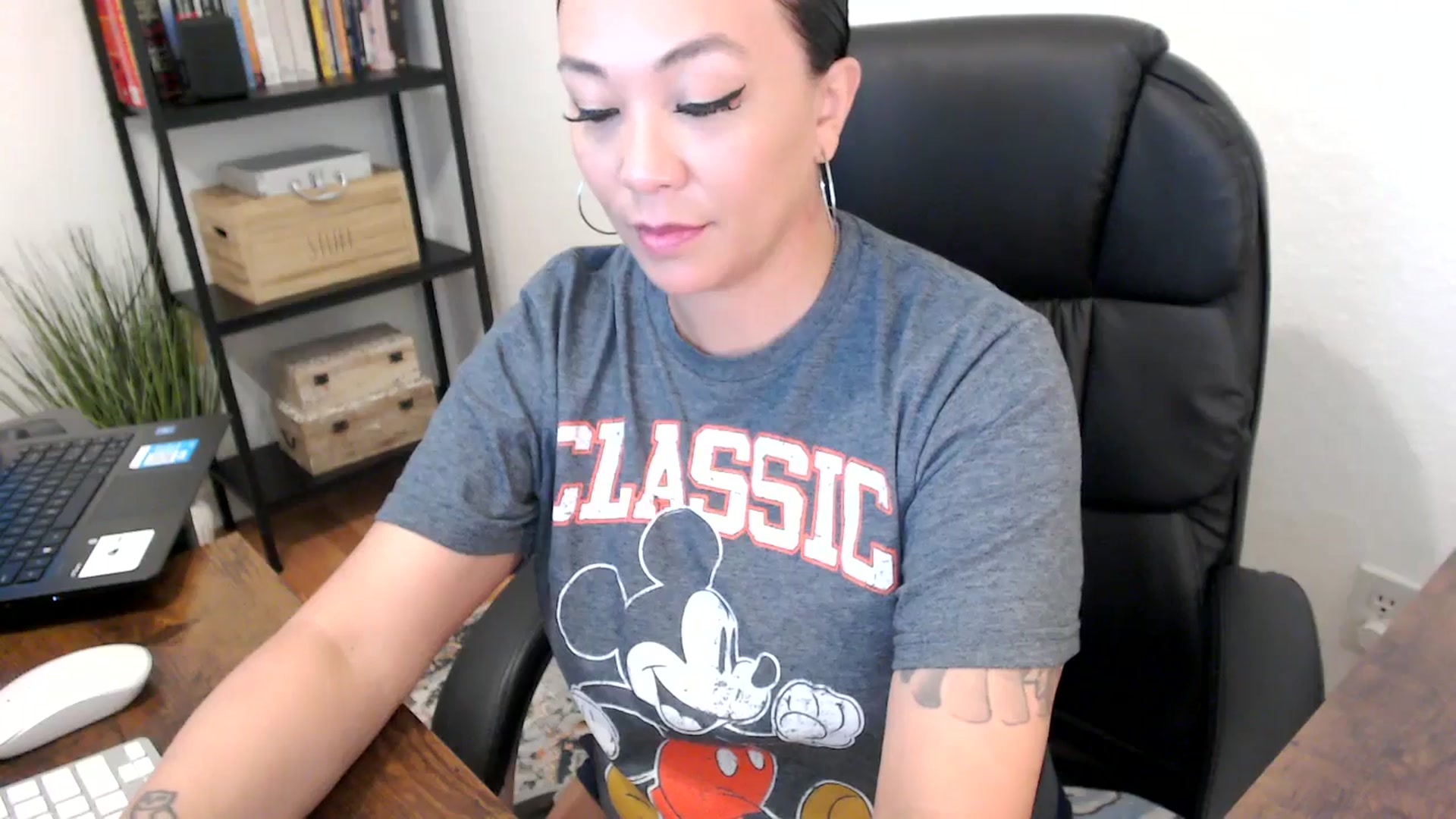 Gallery image thumbnail from MickaylaMoon's myfreecams stream on, 07/31/2024, 15:25 image 6 of 20