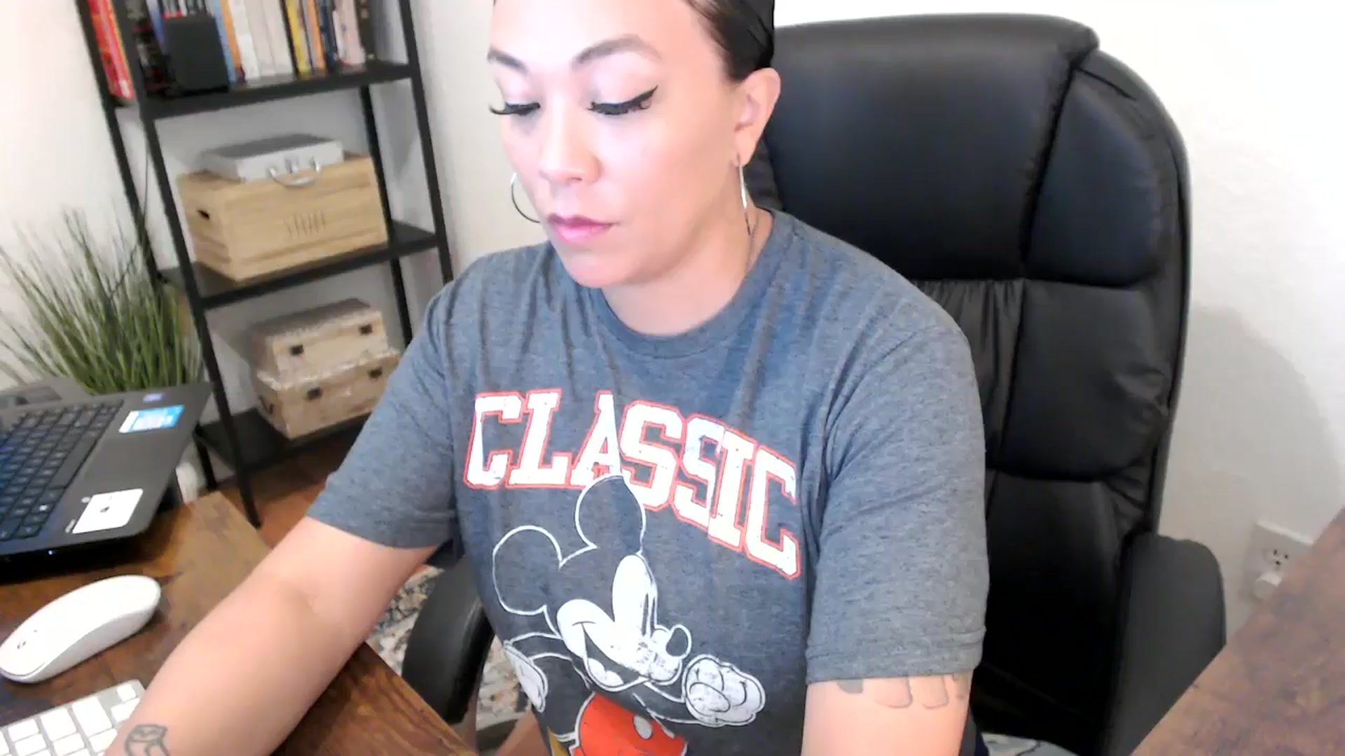 Gallery image thumbnail from MickaylaMoon's myfreecams stream on, 07/31/2024, 15:25 image 2 of 20
