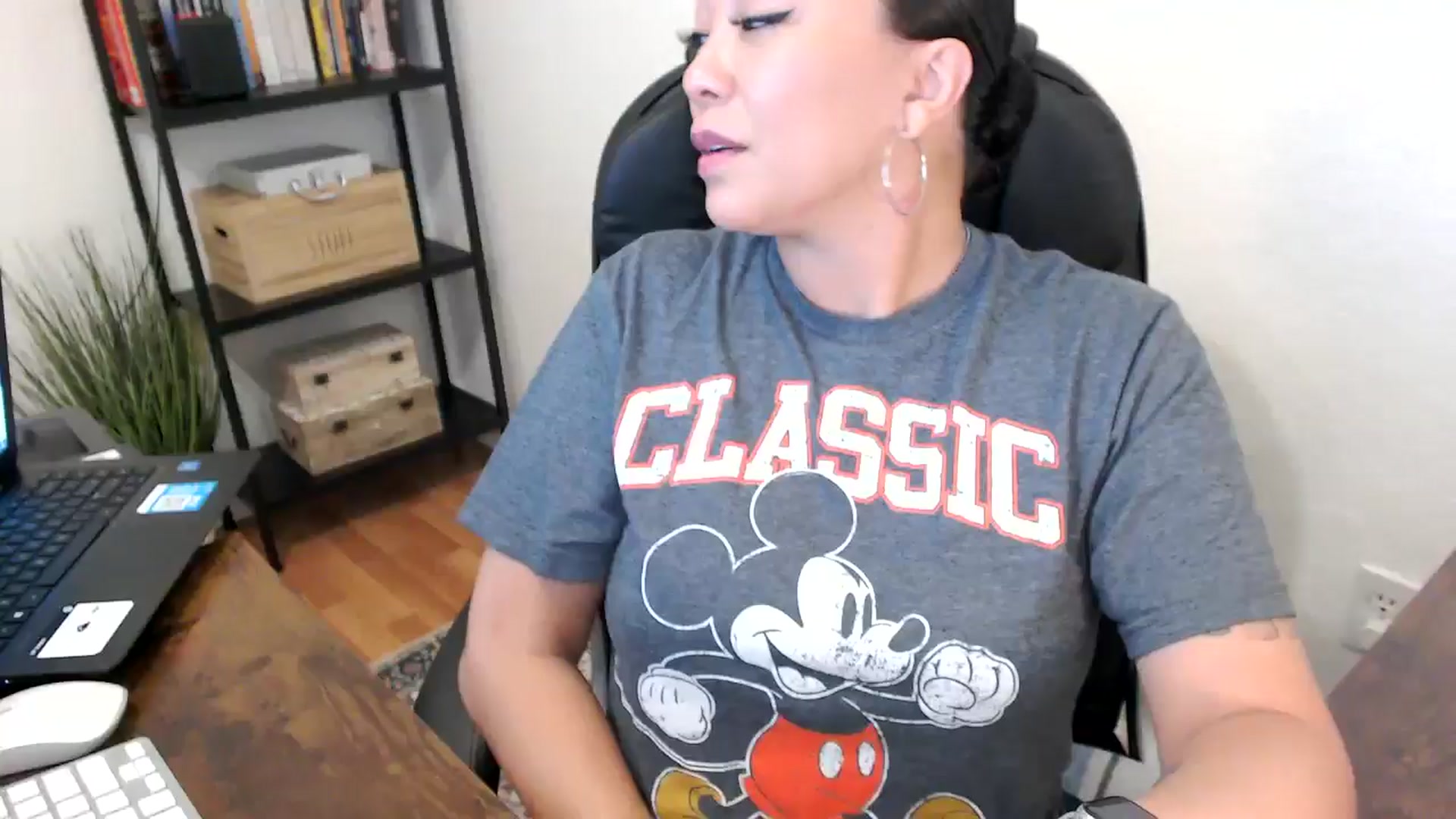 Gallery image thumbnail from MickaylaMoon's myfreecams stream on, 07/31/2024, 15:25 image 10 of 20
