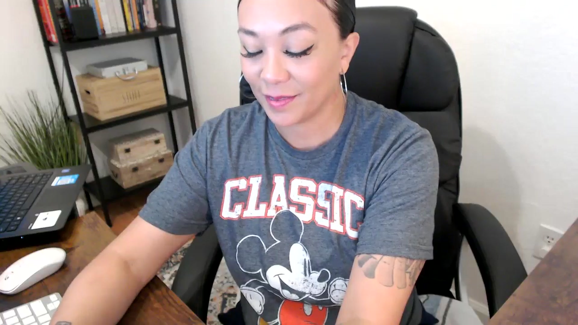 Gallery image thumbnail from MickaylaMoon's myfreecams stream on, 07/31/2024, 15:25 image 5 of 20