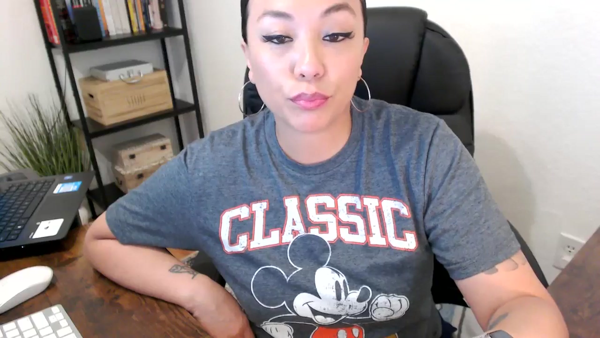 Gallery image thumbnail from MickaylaMoon's myfreecams stream on, 07/31/2024, 15:25 image 7 of 20