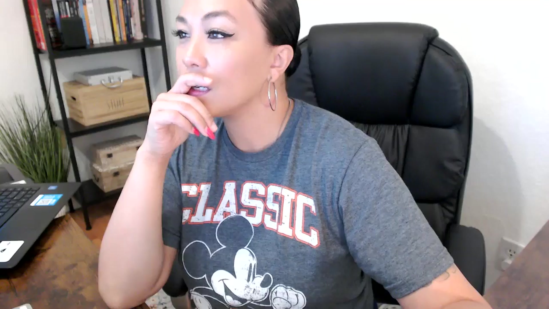 Gallery image thumbnail from MickaylaMoon's myfreecams stream on, 07/31/2024, 15:55 image 6 of 20