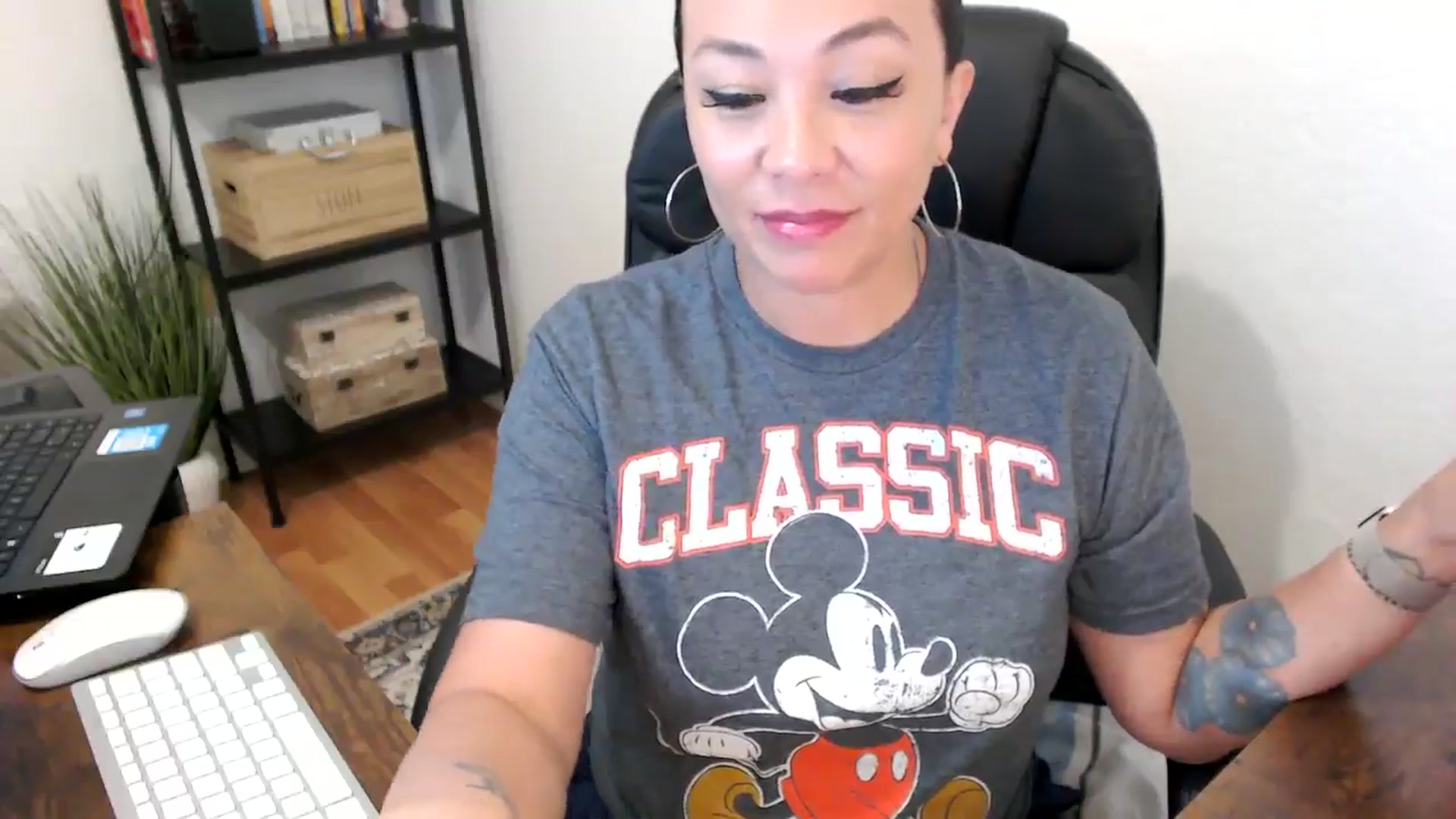 Gallery image thumbnail from MickaylaMoon's myfreecams stream on, 07/31/2024, 18:03 image 17 of 20
