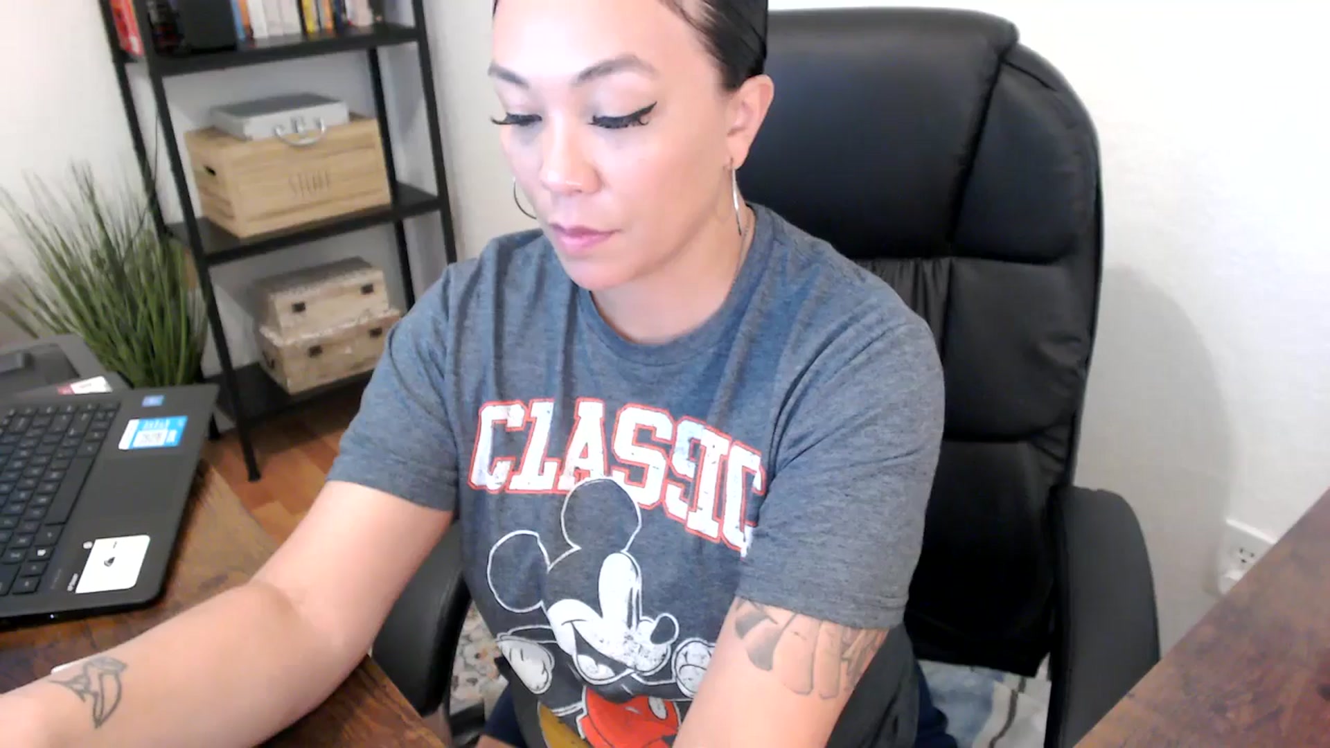 Gallery image thumbnail from MickaylaMoon's myfreecams stream on, 07/31/2024, 18:03 image 6 of 20