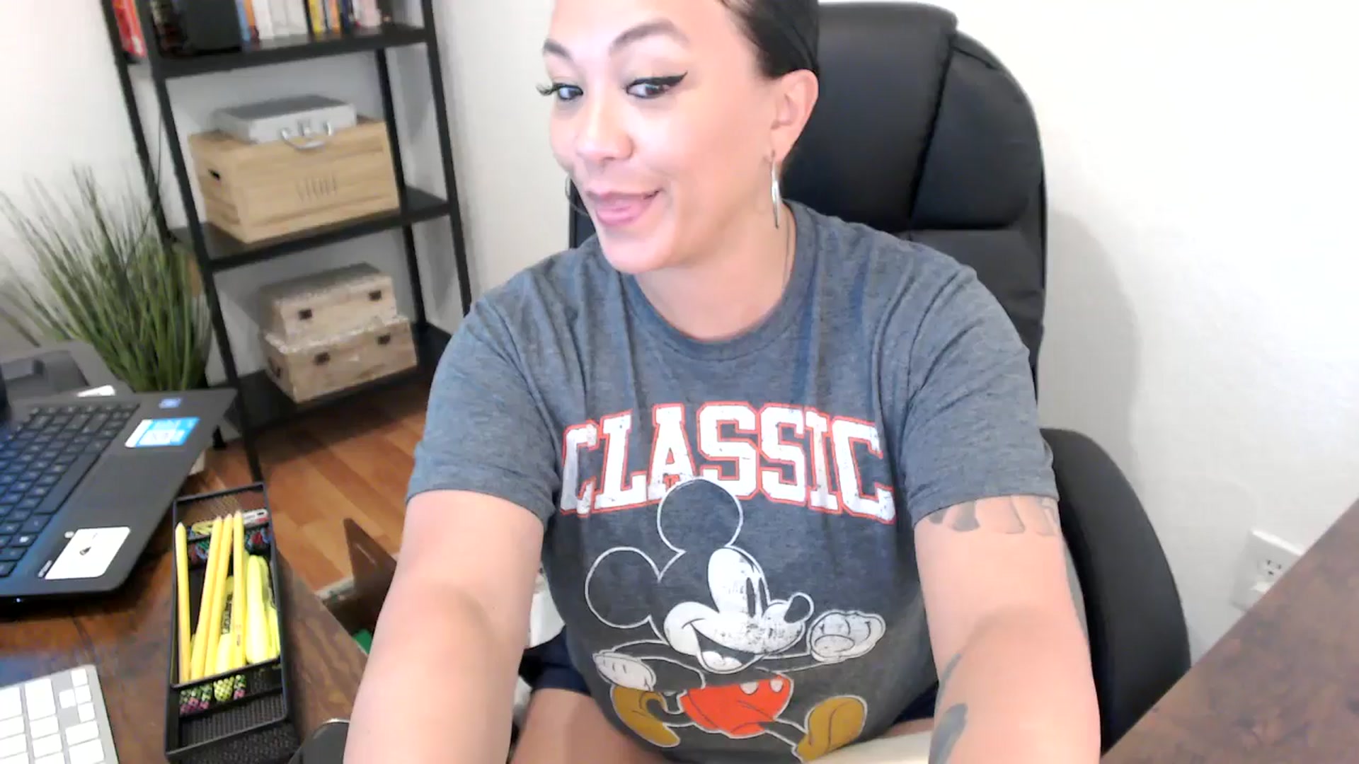 Gallery image thumbnail from MickaylaMoon's myfreecams stream on, 07/31/2024, 20:08 image 1 of 20
