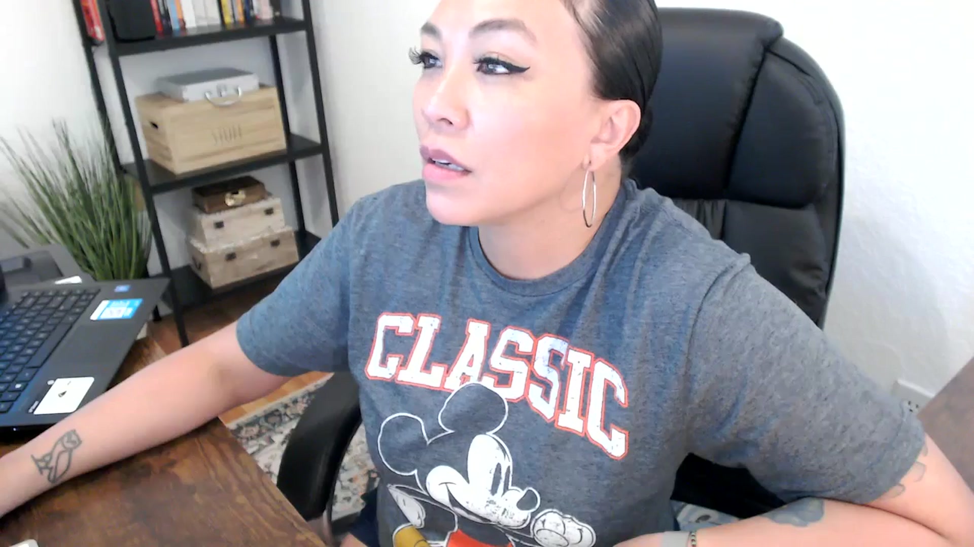 Gallery image thumbnail from MickaylaMoon's myfreecams stream on, 07/31/2024, 21:23 image 4 of 20