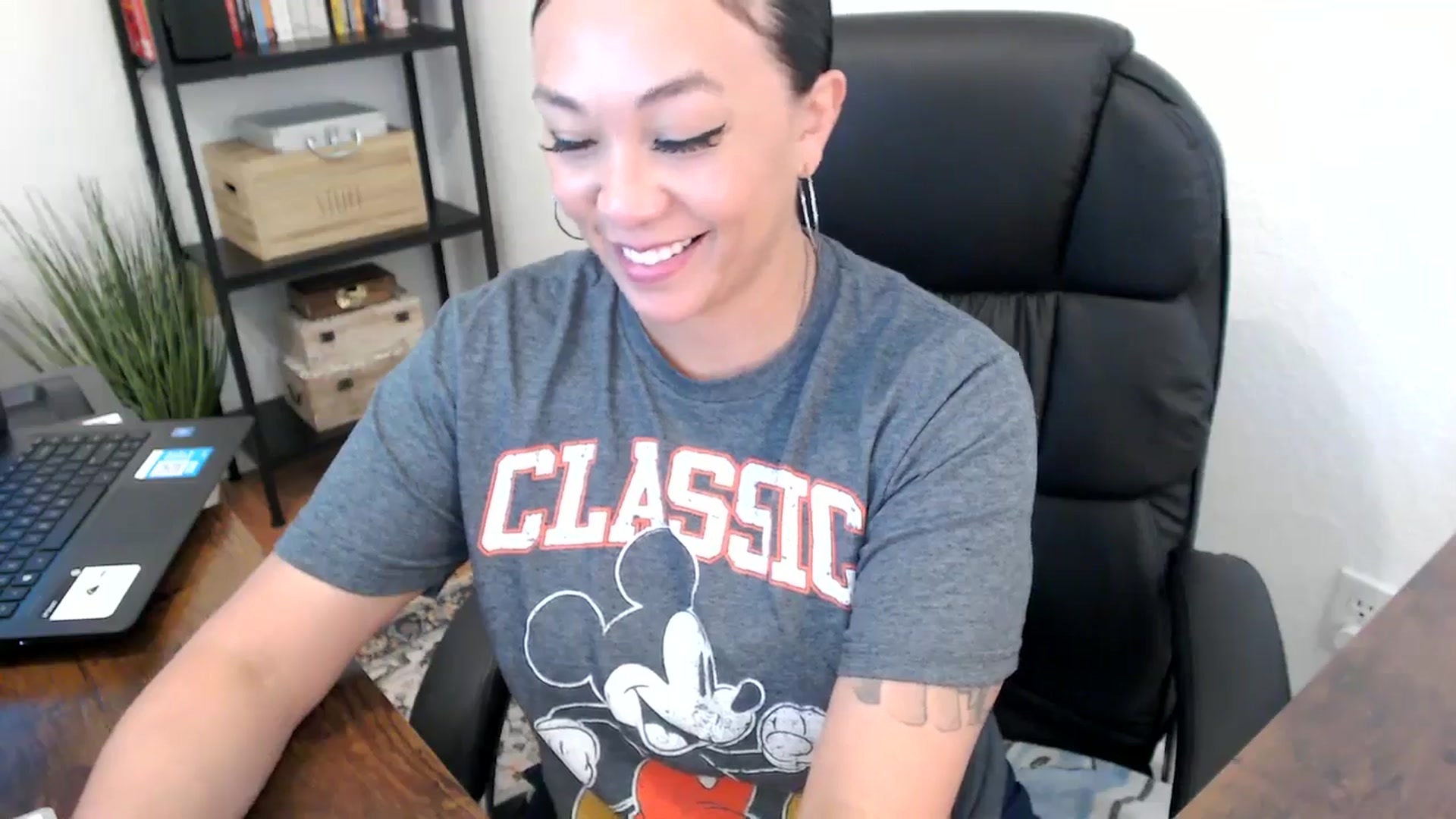 Gallery image thumbnail from MickaylaMoon's myfreecams stream on, 07/31/2024, 21:23 image 3 of 20