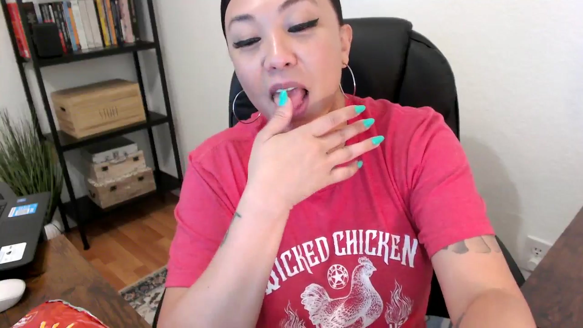Gallery image thumbnail from MickaylaMoon's myfreecams stream on, 08/01/2024, 18:08 image 10 of 20