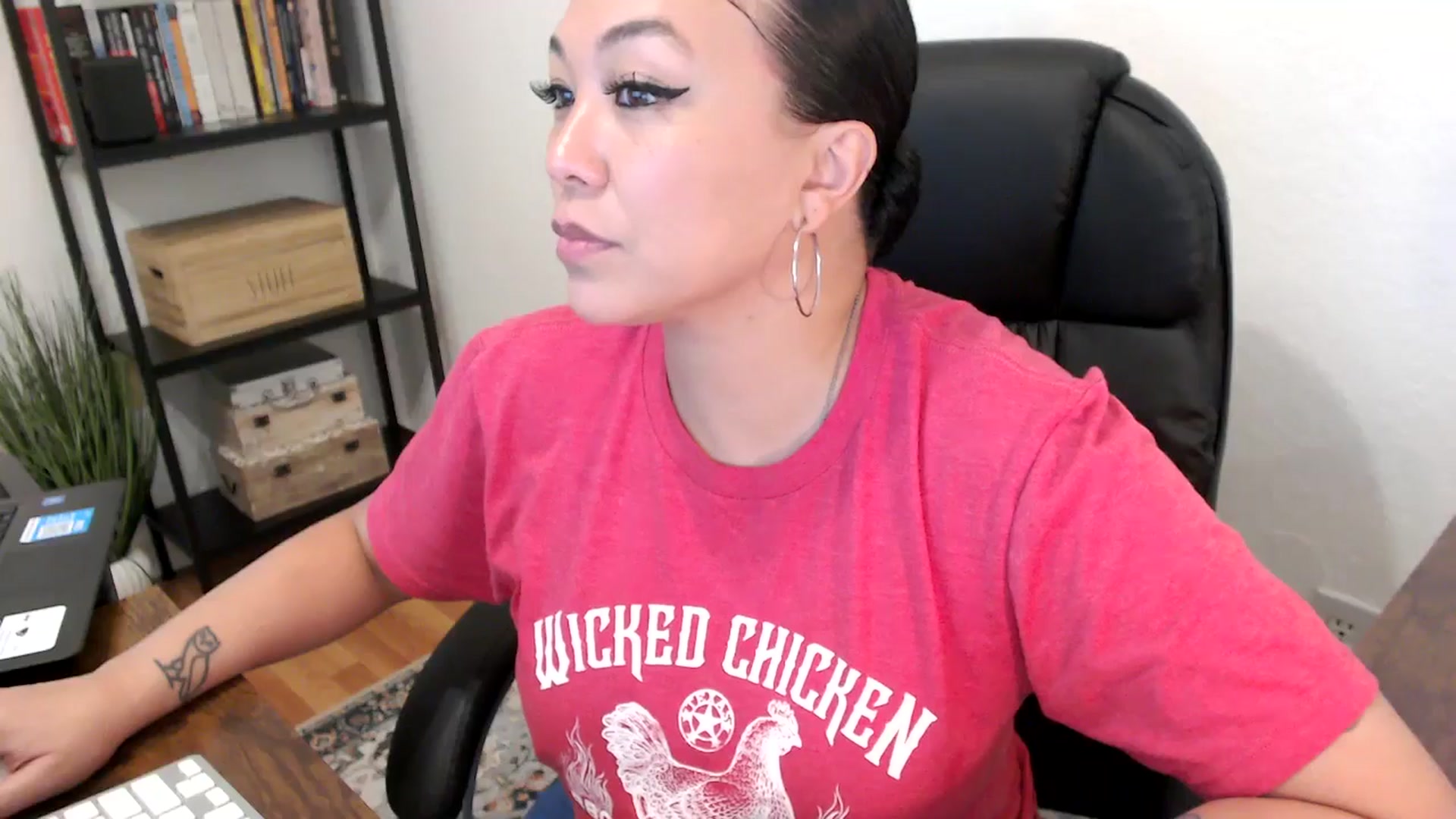Gallery image thumbnail from MickaylaMoon's myfreecams stream on, 08/01/2024, 18:29 image 9 of 20
