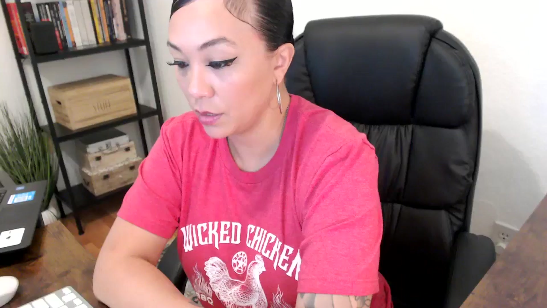 Gallery image thumbnail from MickaylaMoon's myfreecams stream on, 08/01/2024, 18:29 image 12 of 20