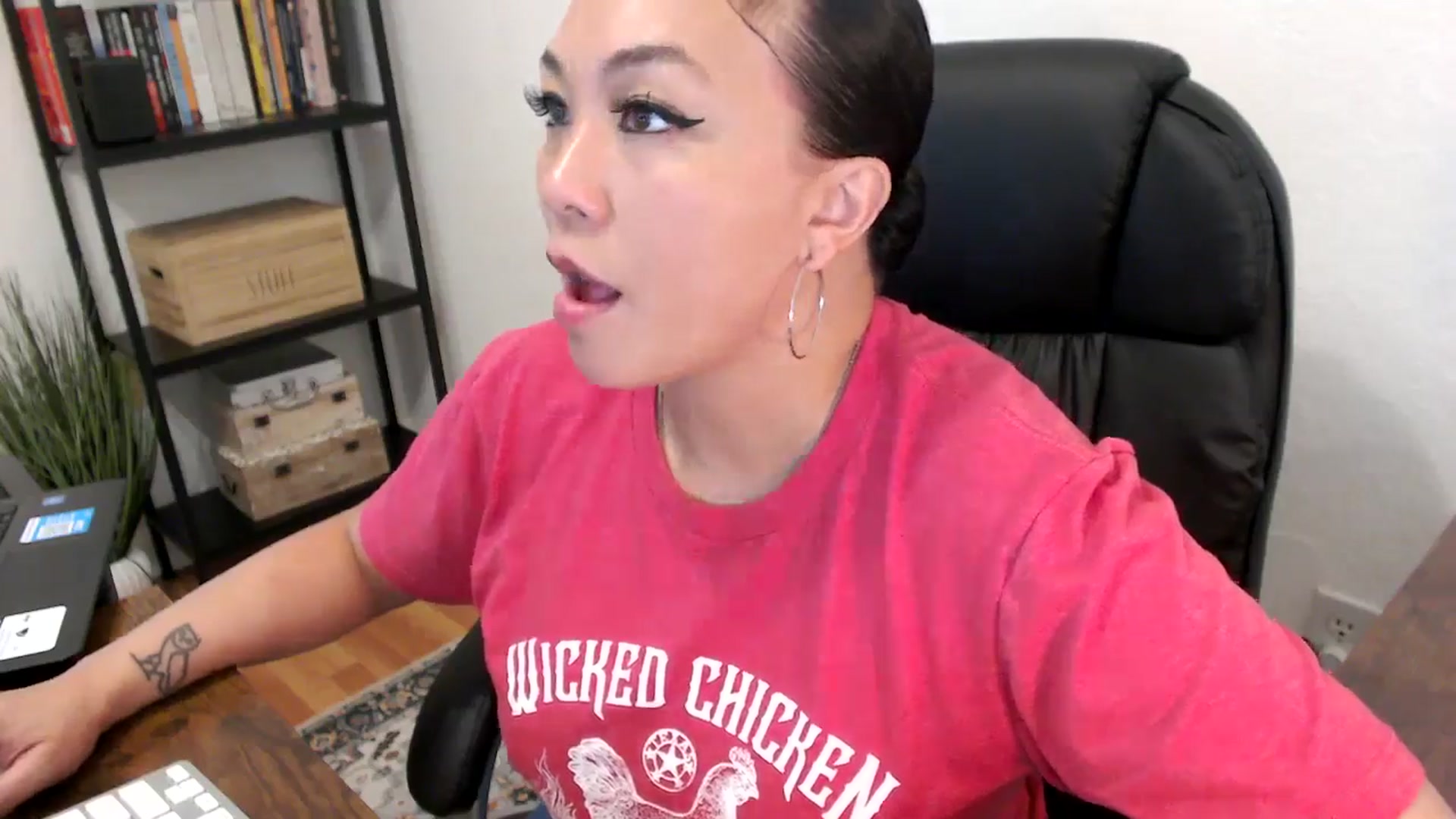Gallery image thumbnail from MickaylaMoon's myfreecams stream on, 08/01/2024, 18:29 image 13 of 20