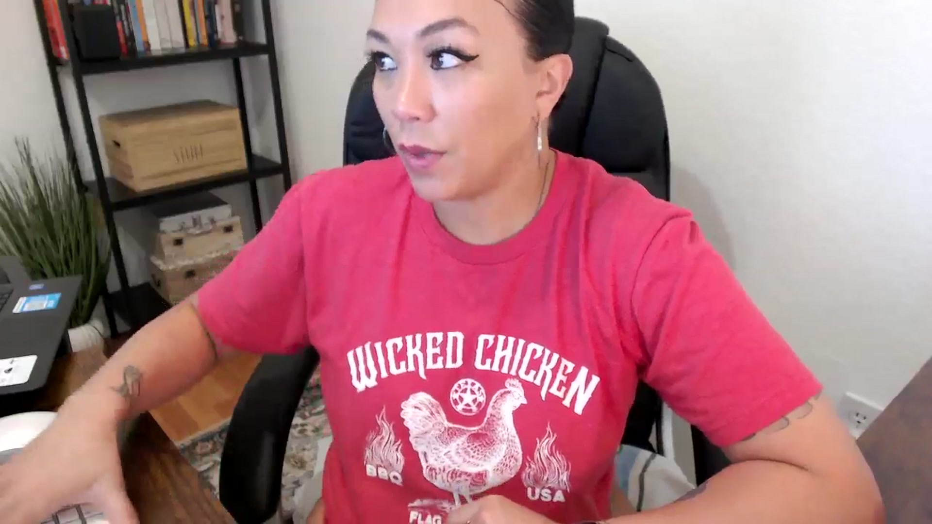 Gallery image thumbnail from MickaylaMoon's myfreecams stream on, 08/01/2024, 19:37 image 20 of 20
