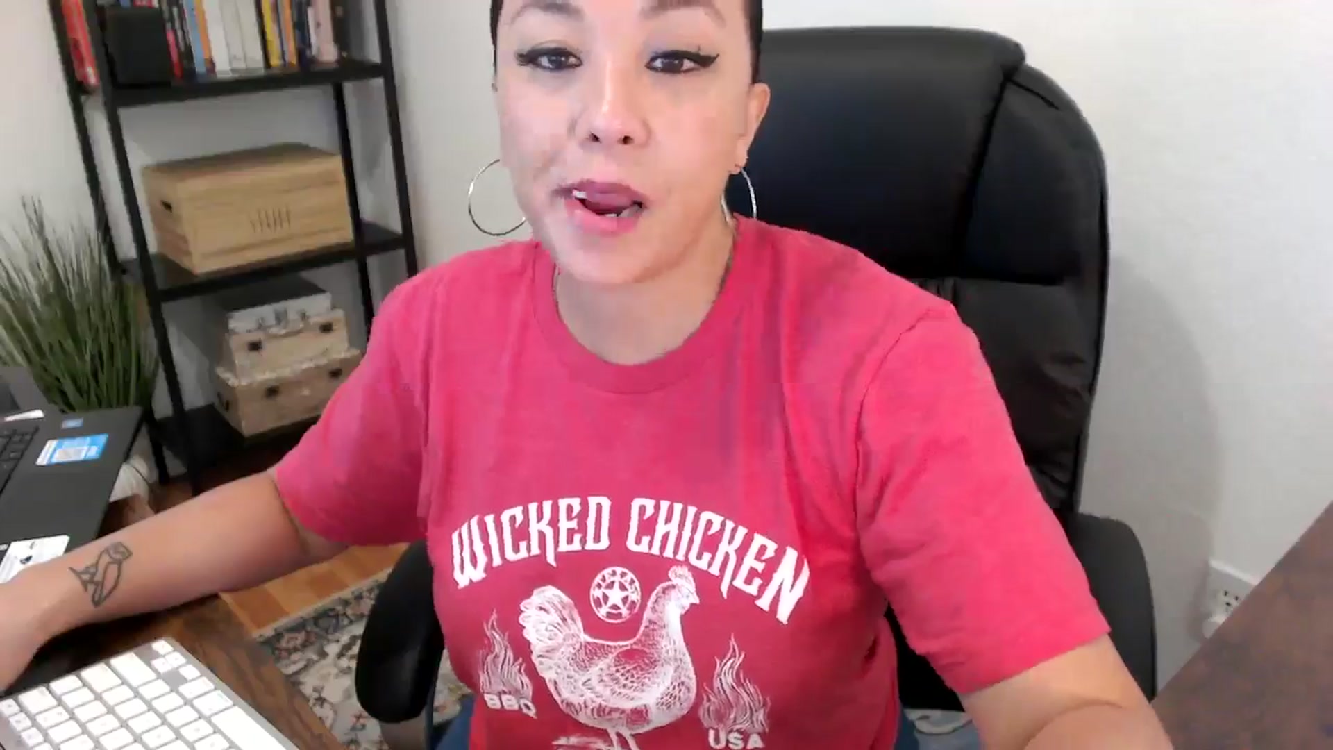 Gallery image thumbnail from MickaylaMoon's myfreecams stream on, 08/01/2024, 20:14 image 9 of 20