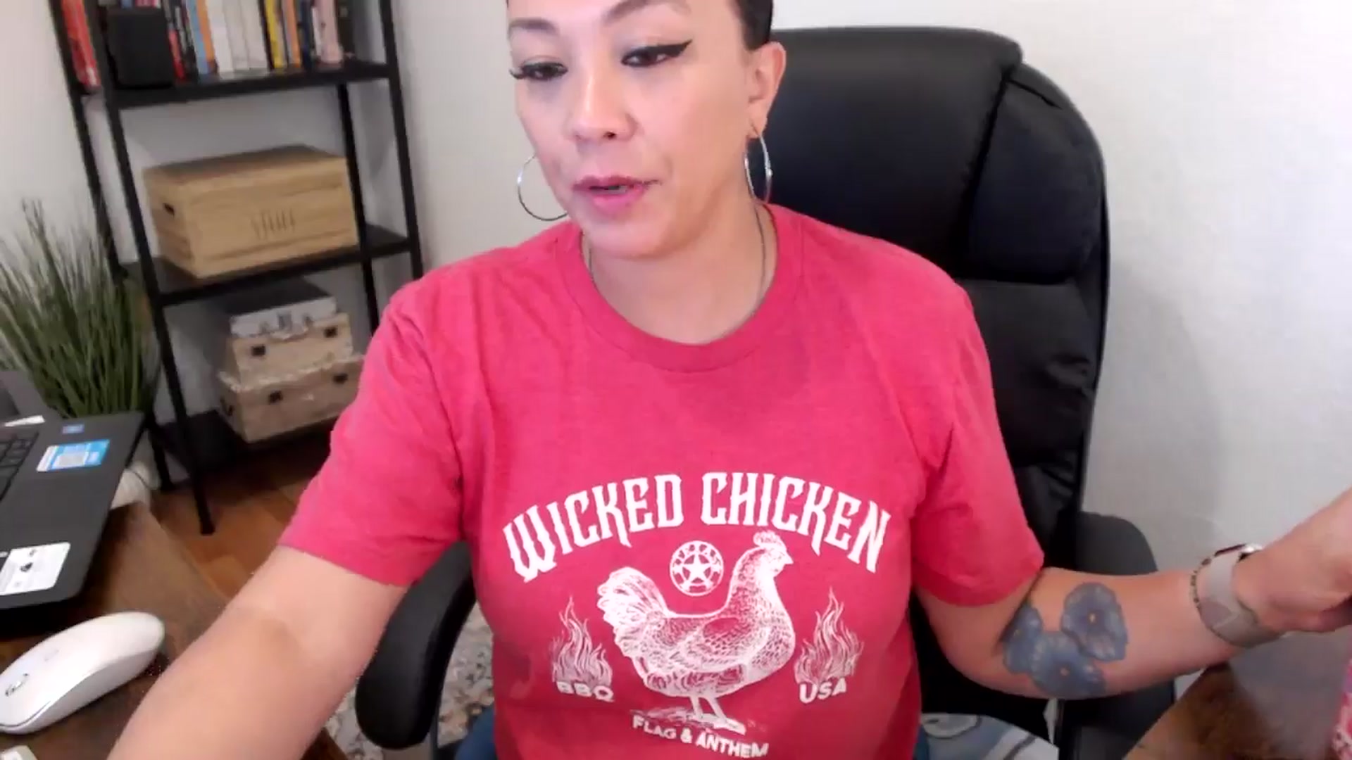 Gallery image thumbnail from MickaylaMoon's myfreecams stream on, 08/01/2024, 20:14 image 18 of 20