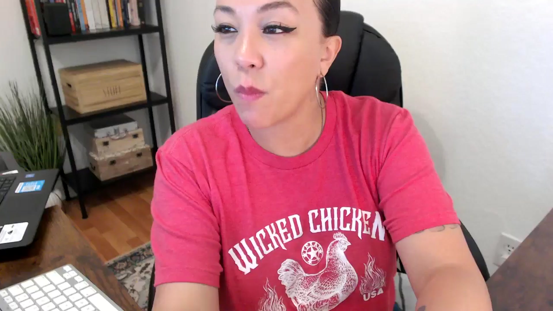 Gallery image thumbnail from MickaylaMoon's myfreecams stream on, 08/01/2024, 20:14 image 6 of 20