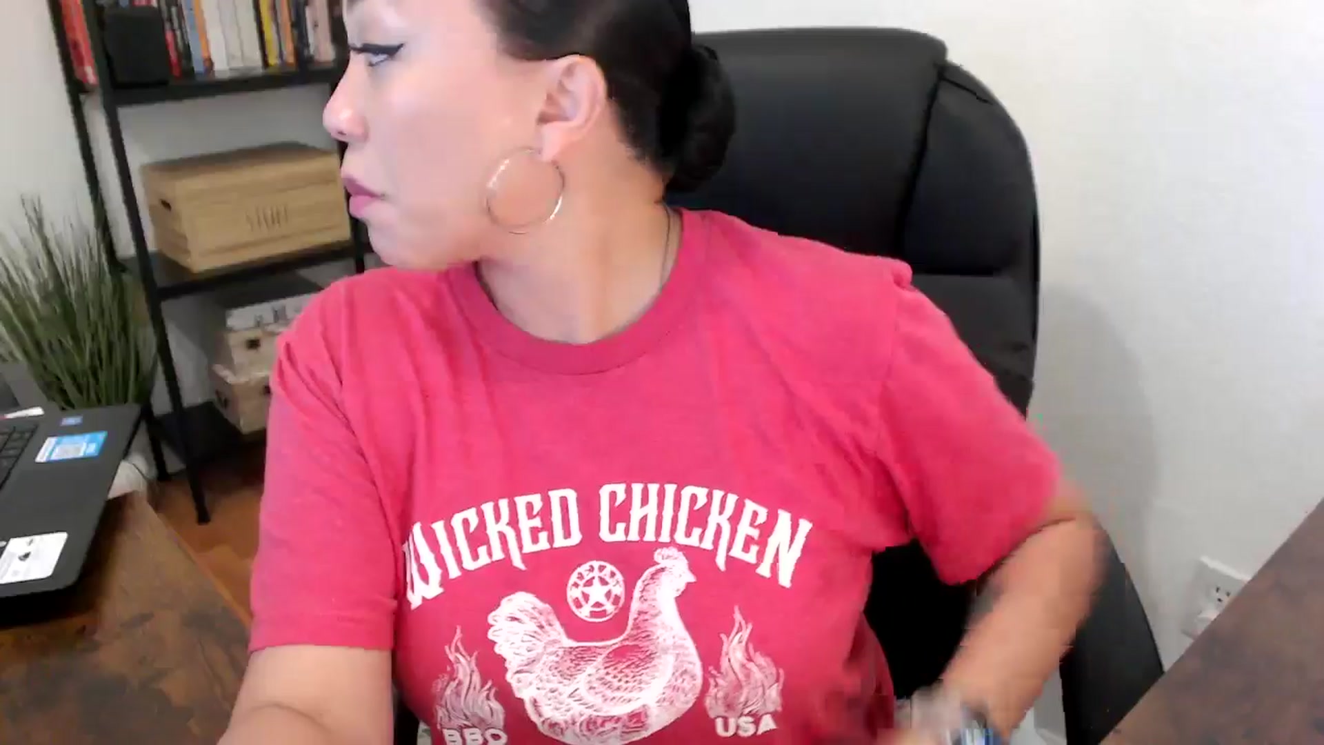 Gallery image thumbnail from MickaylaMoon's myfreecams stream on, 08/01/2024, 20:14 image 4 of 20
