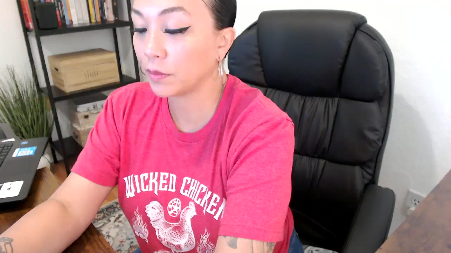 Gallery image thumbnail from MickaylaMoon's myfreecams stream on, 08/01/2024, 20:14 image 13 of 20