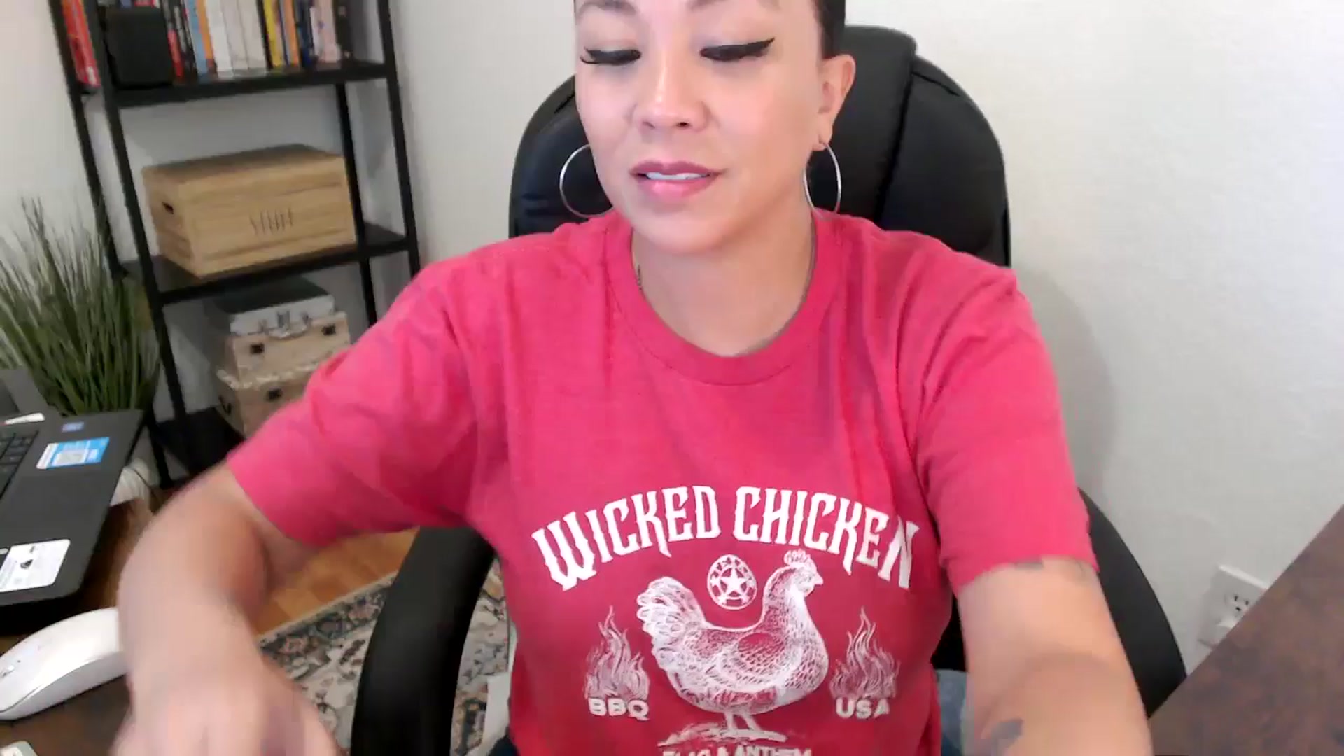Gallery image thumbnail from MickaylaMoon's myfreecams stream on, 08/01/2024, 20:14 image 17 of 20