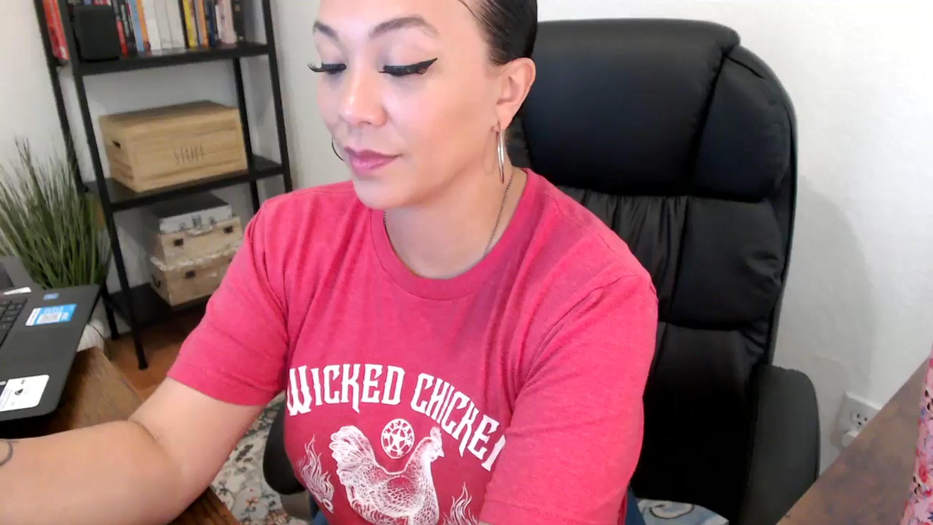 Gallery image thumbnail from MickaylaMoon's myfreecams stream on, 08/01/2024, 20:34 image 15 of 20