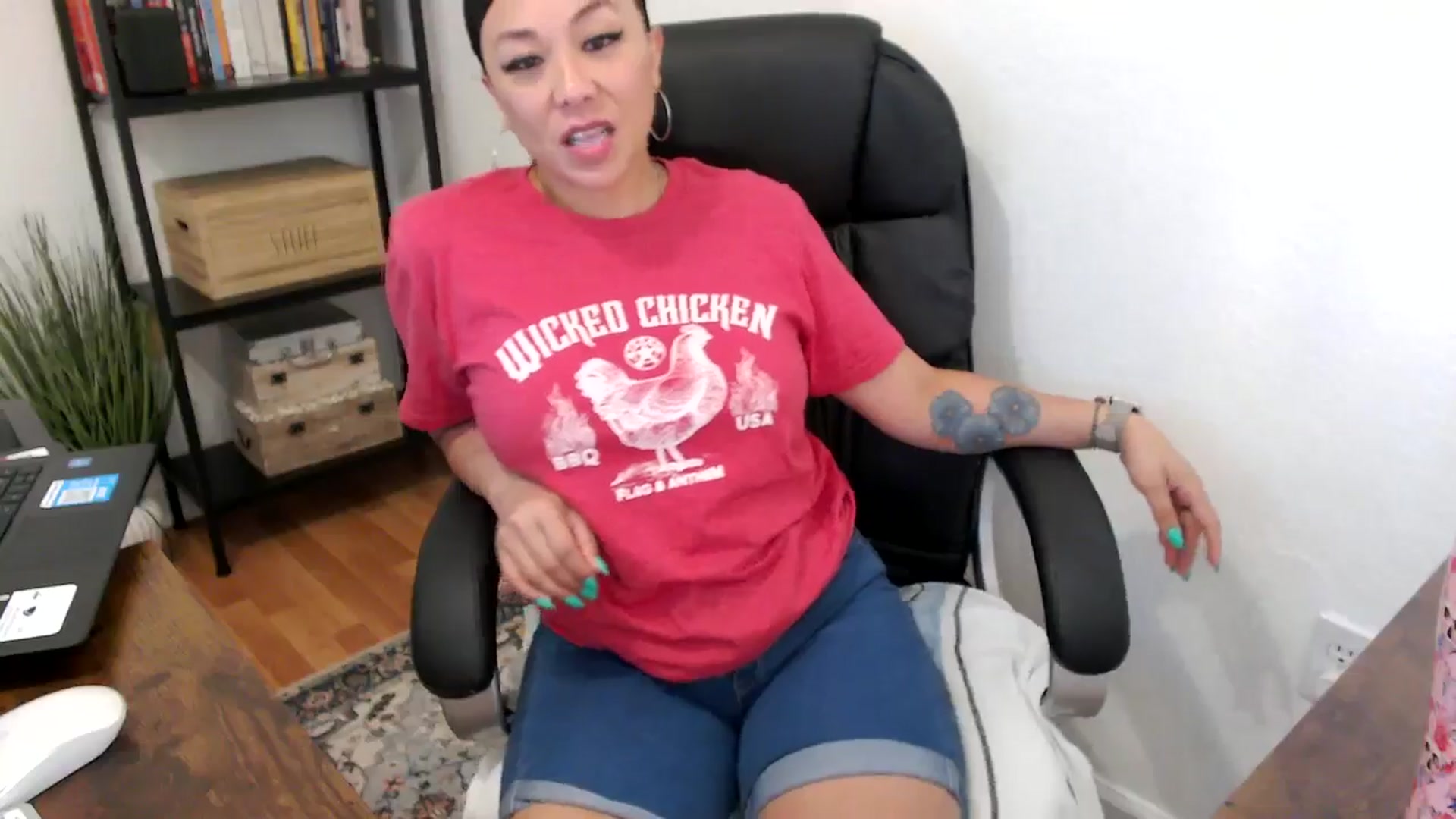 Gallery image thumbnail from MickaylaMoon's myfreecams stream on, 08/01/2024, 20:34 image 13 of 20