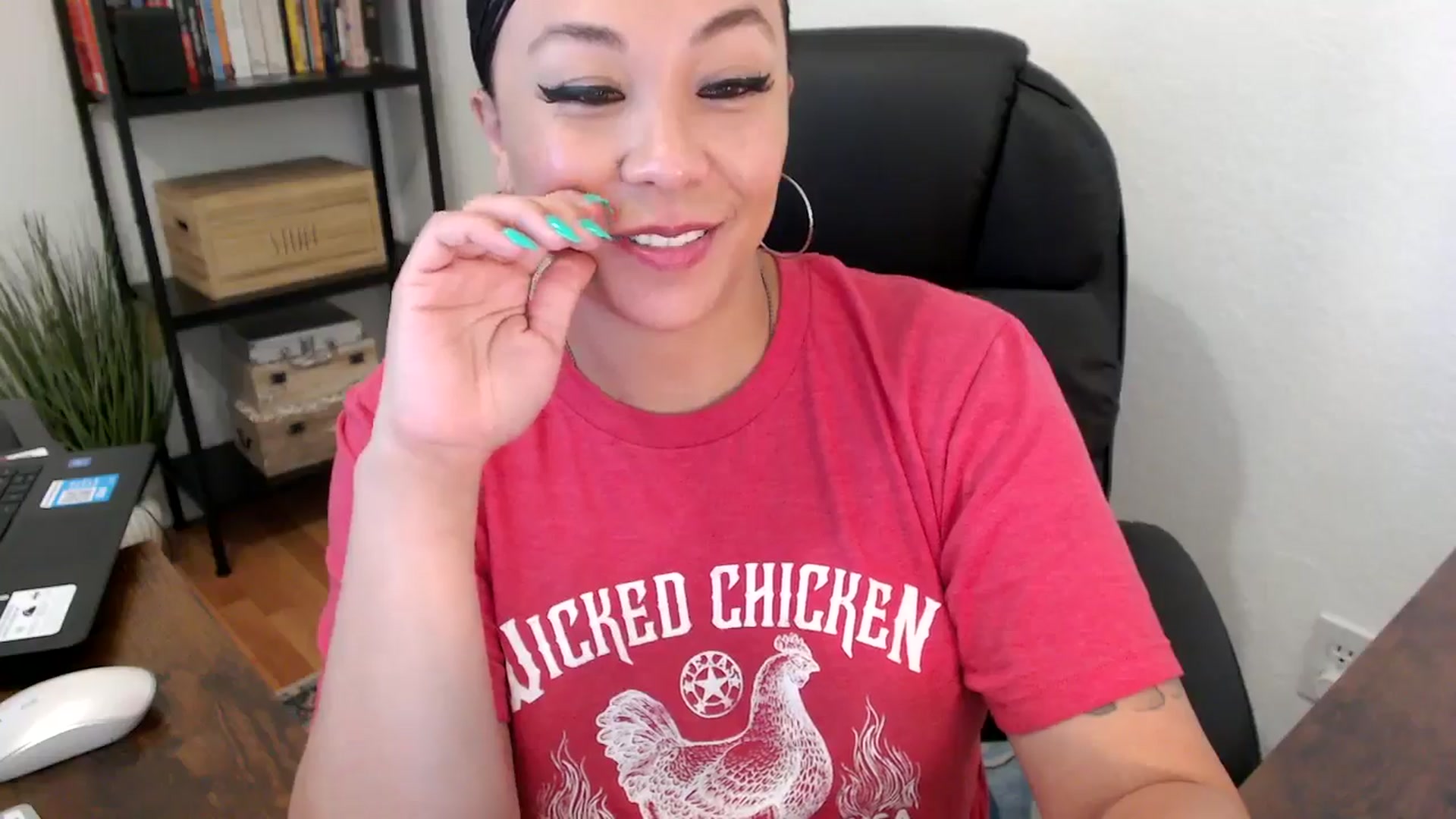Gallery image thumbnail from MickaylaMoon's myfreecams stream on, 08/01/2024, 20:34 image 6 of 20