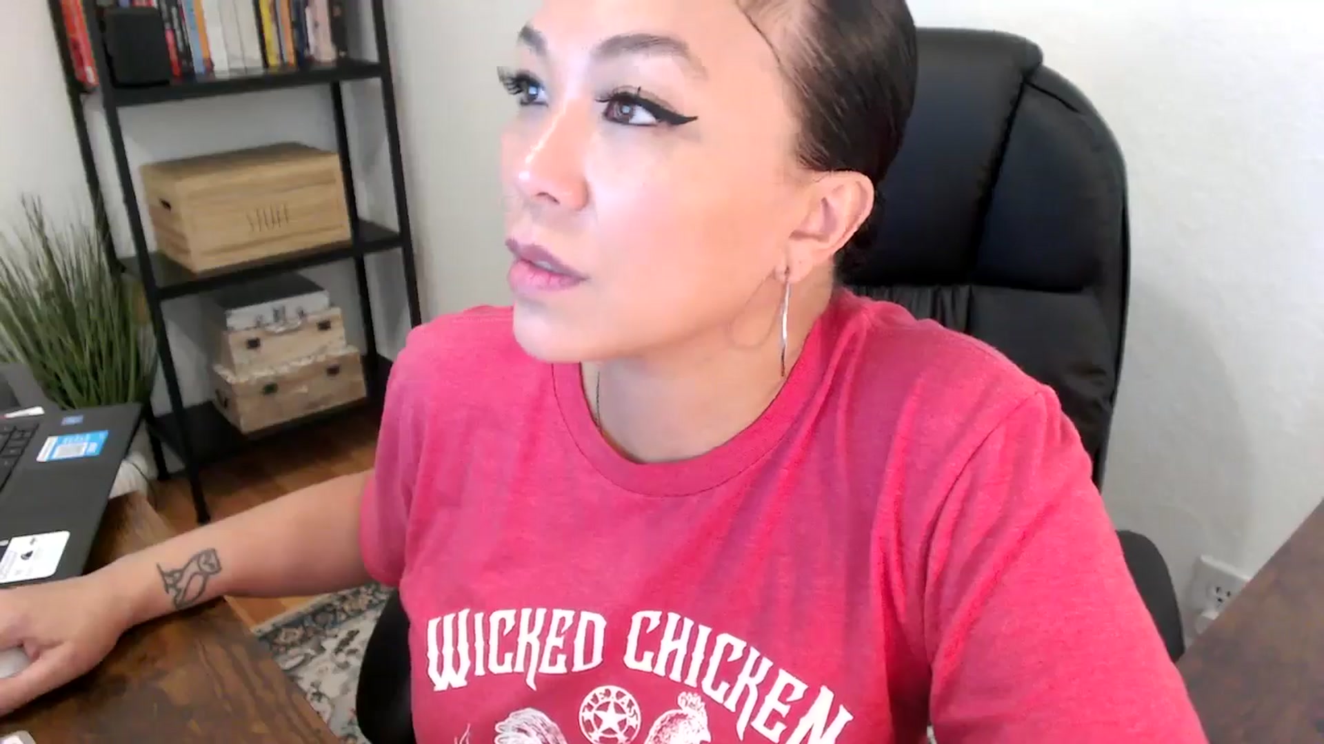 Gallery image thumbnail from MickaylaMoon's myfreecams stream on, 08/01/2024, 20:34 image 17 of 20