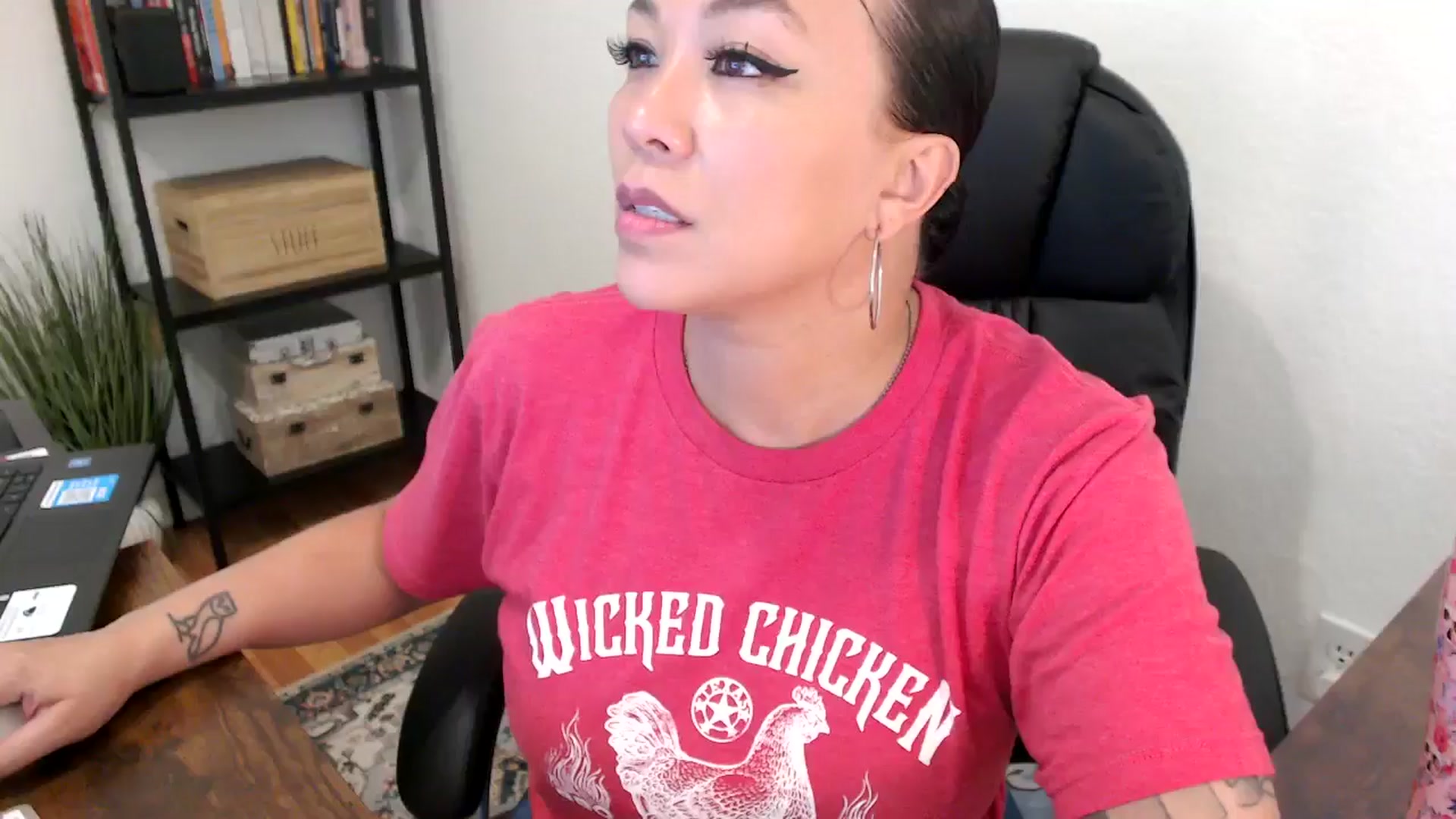 Gallery image thumbnail from MickaylaMoon's myfreecams stream on, 08/01/2024, 20:34 image 16 of 20